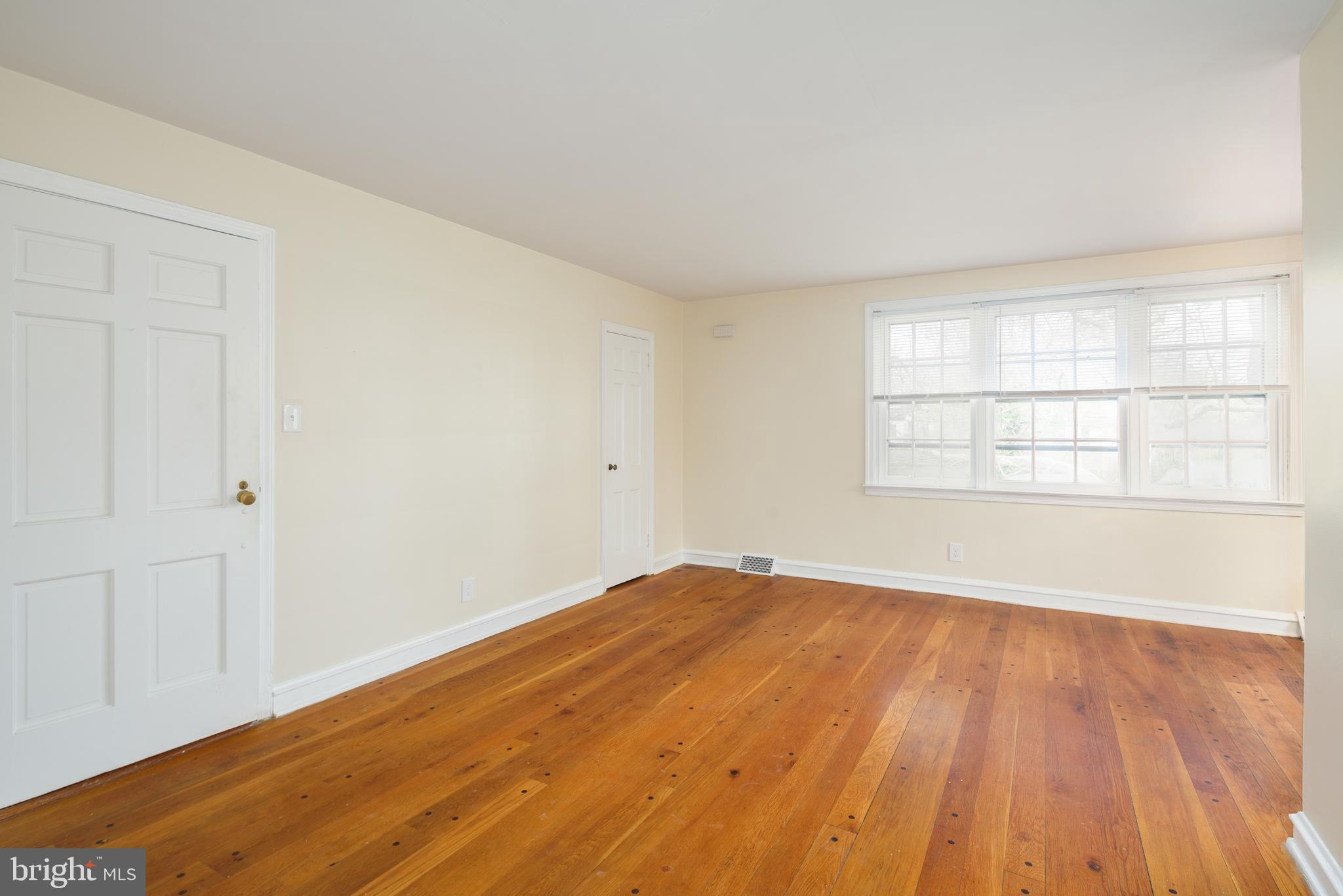 EAST FALLS - Residential Lease