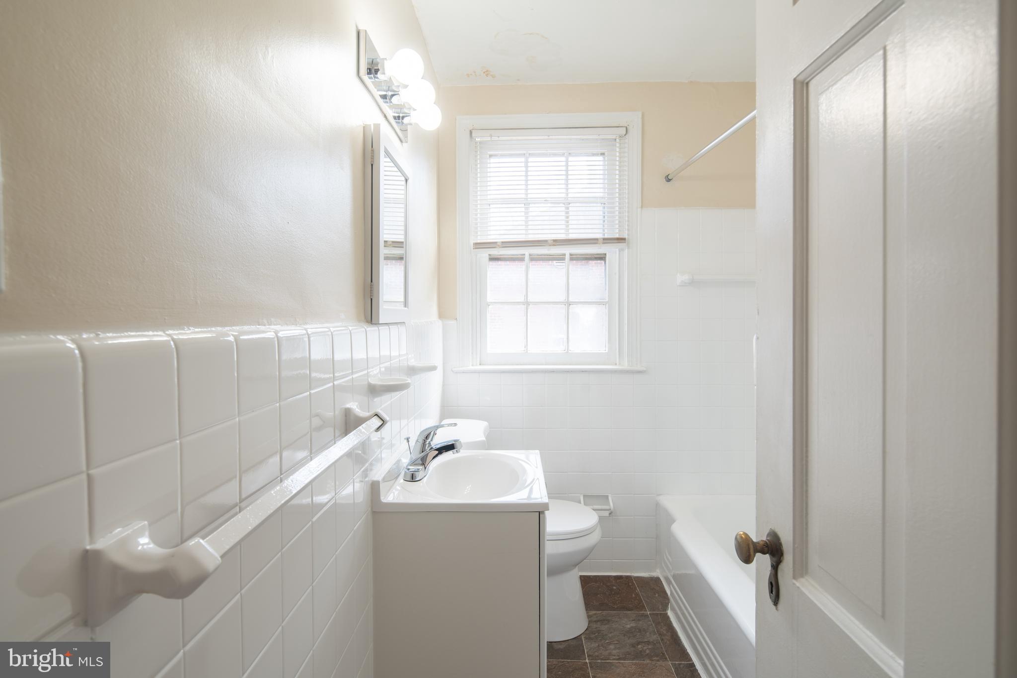 EAST FALLS - Residential Lease