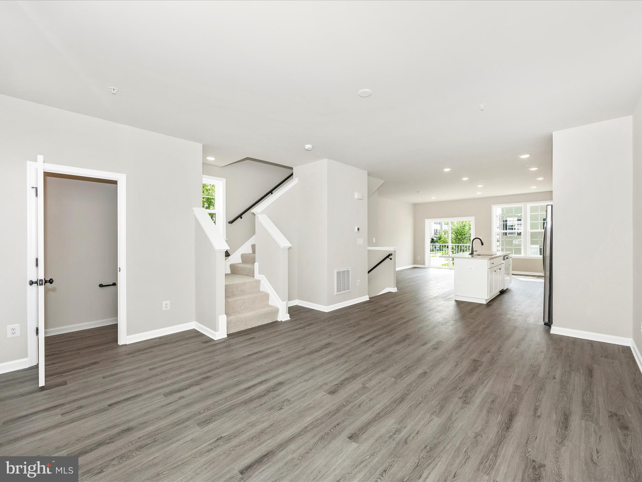 SPRING BANK - Residential