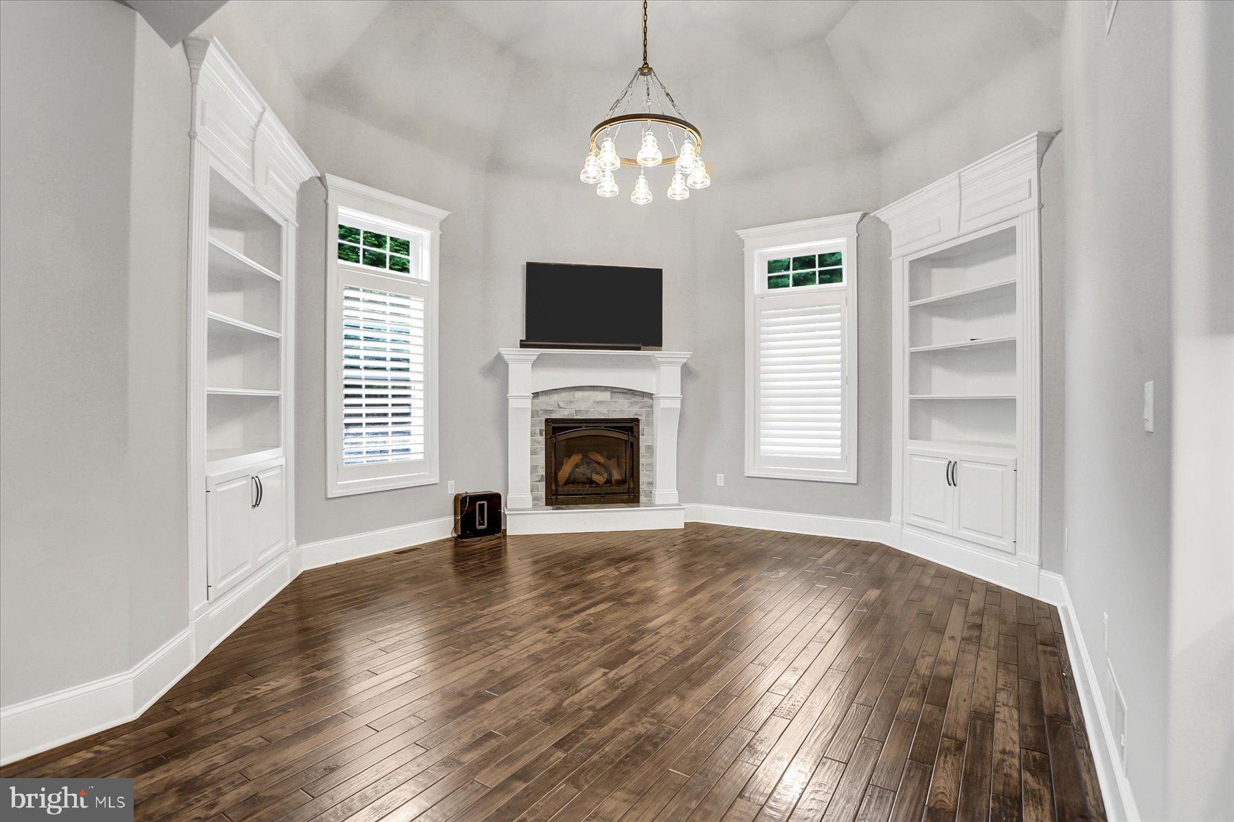 PINEHURST HILLS - Residential