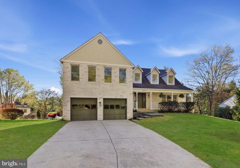 Photo of 4843 Hornbeam Drive, ROCKVILLE, MD 20853 (MLS # MDMC2222972)
