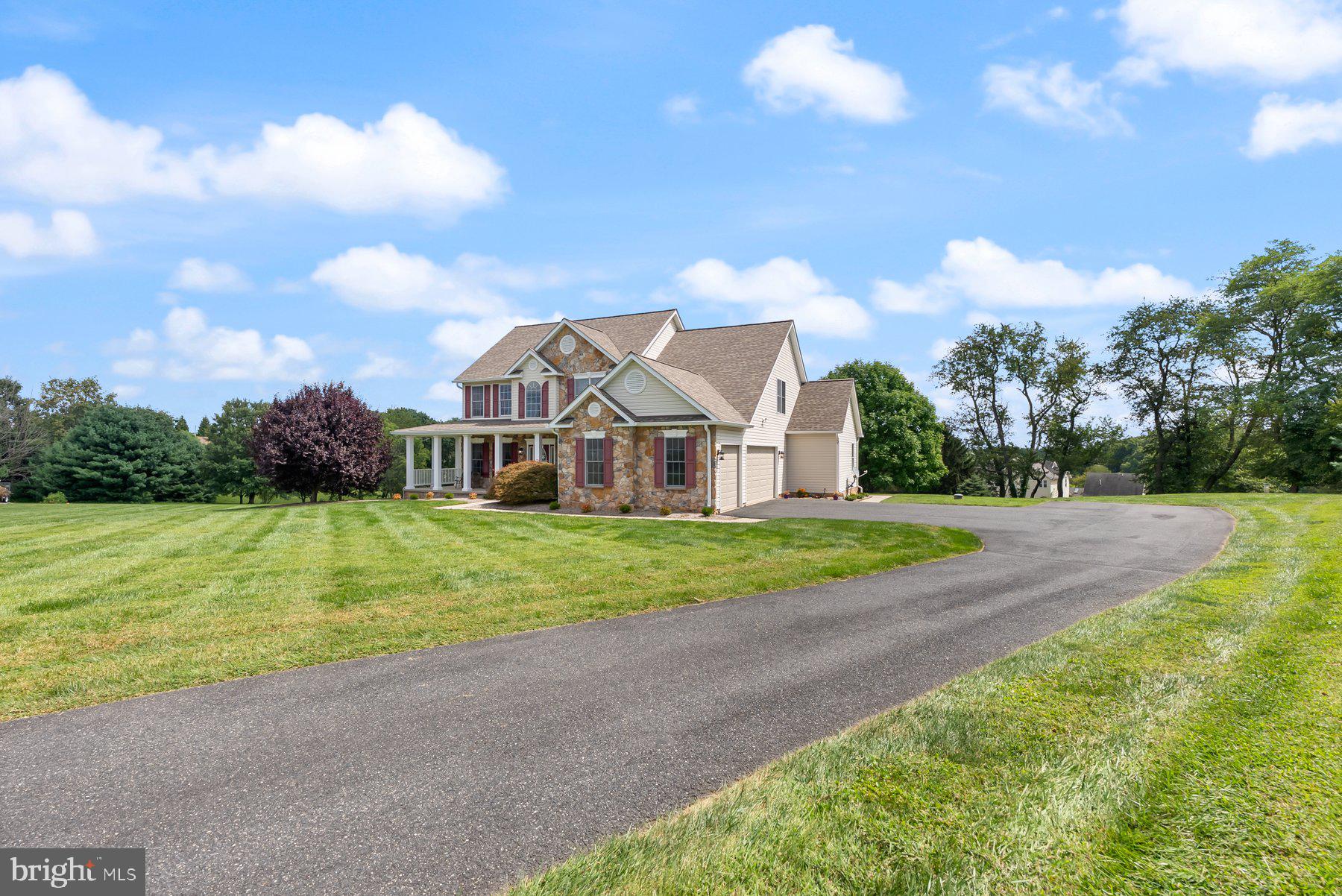 EAGLES GROVE - Residential