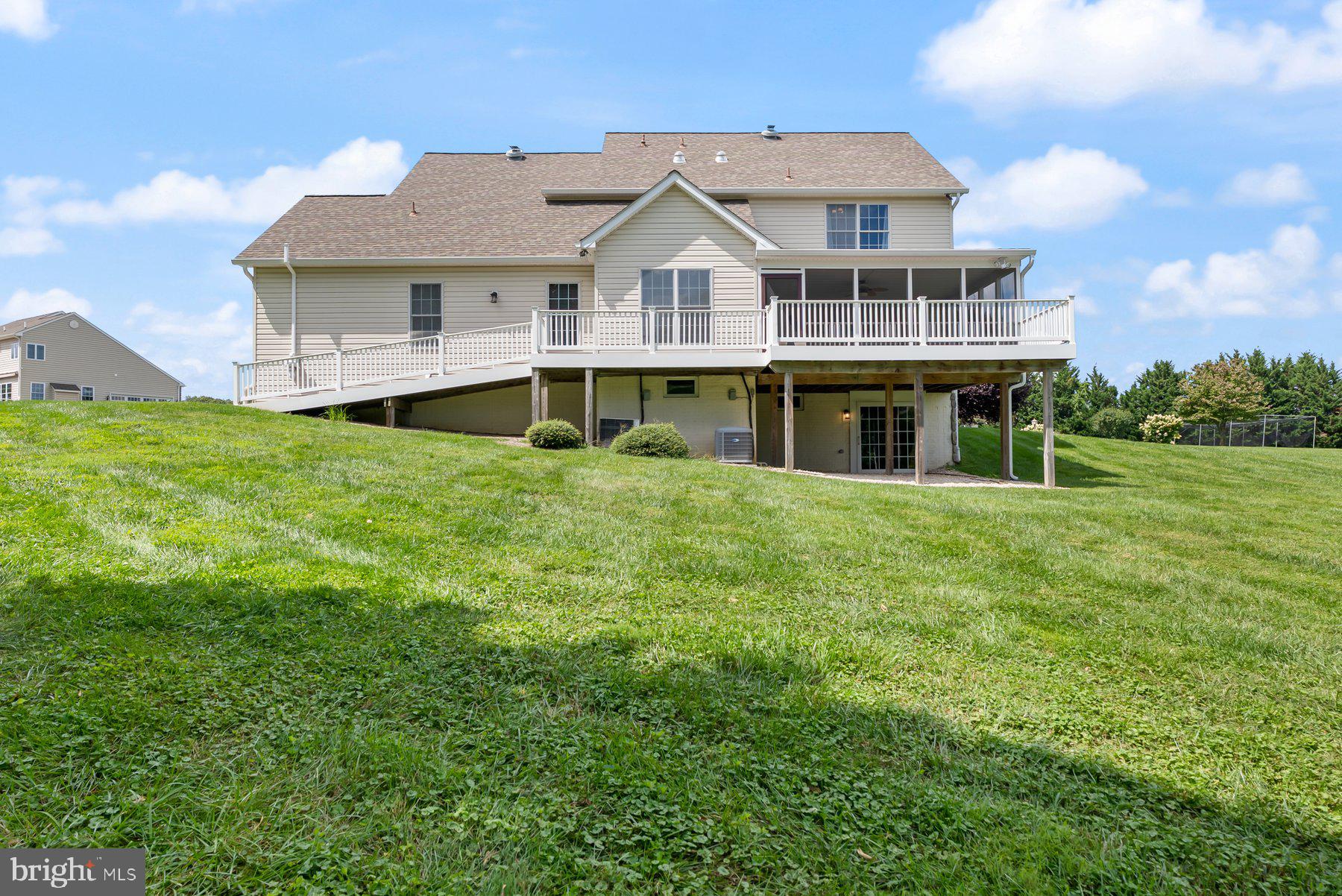 EAGLES GROVE - Residential