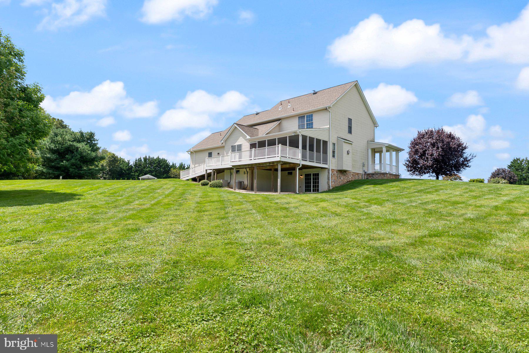 EAGLES GROVE - Residential