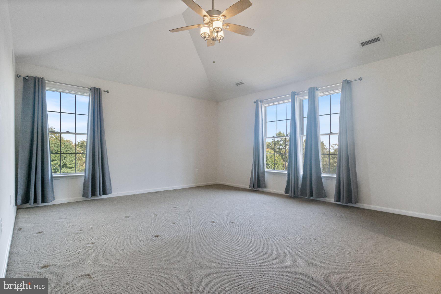 EAGLES GROVE - Residential