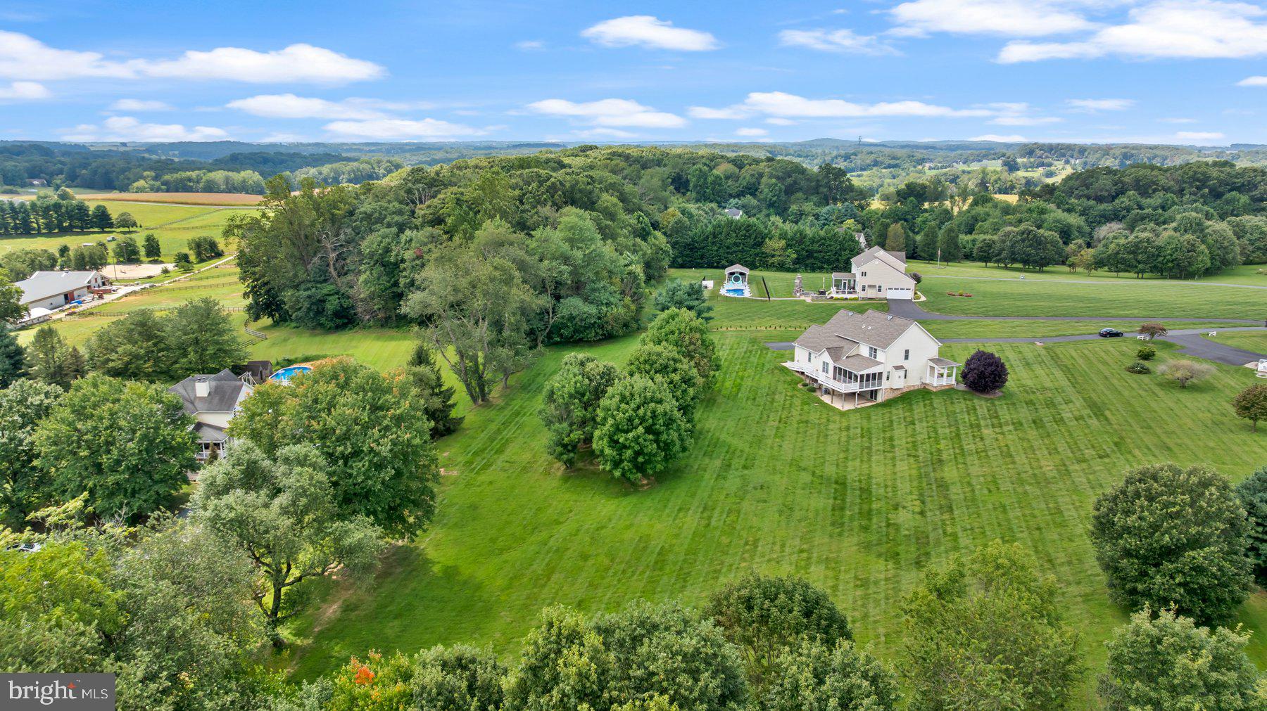 EAGLES GROVE - Residential