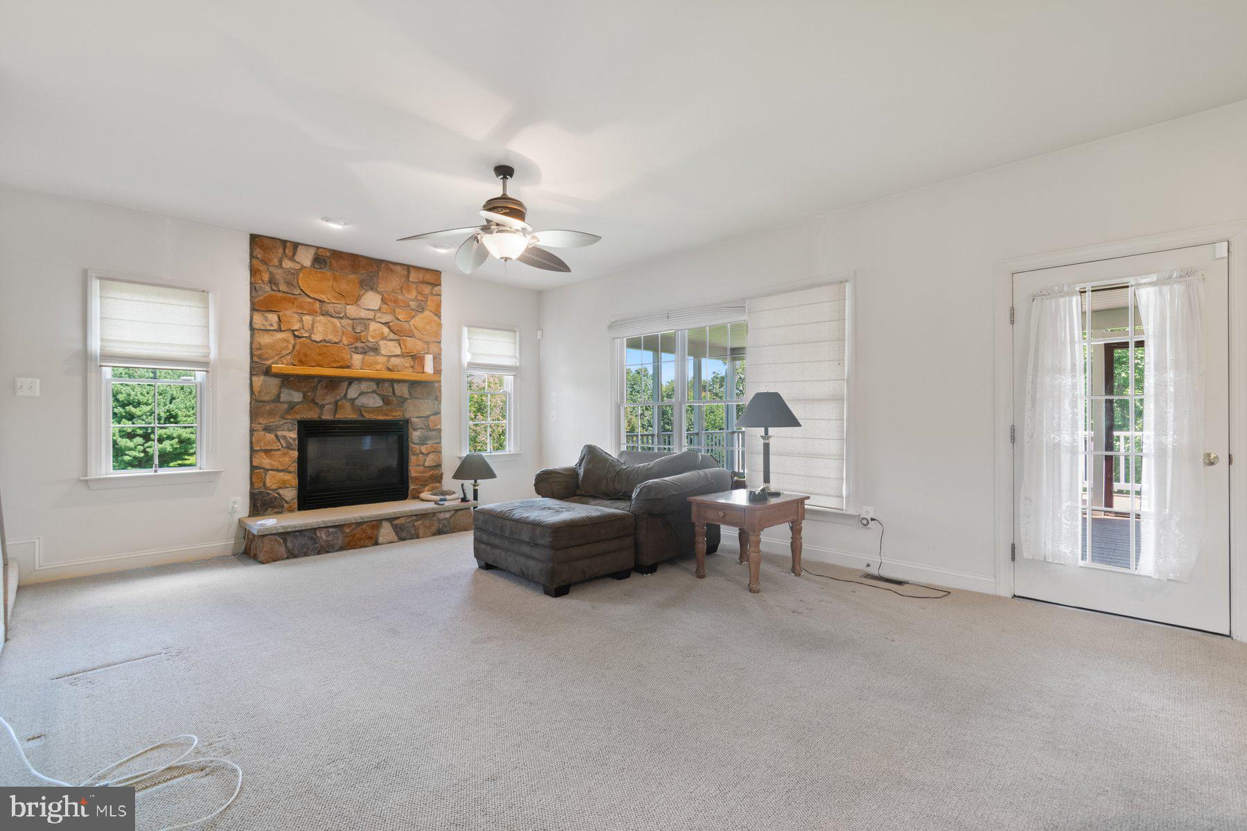 EAGLES GROVE - Residential