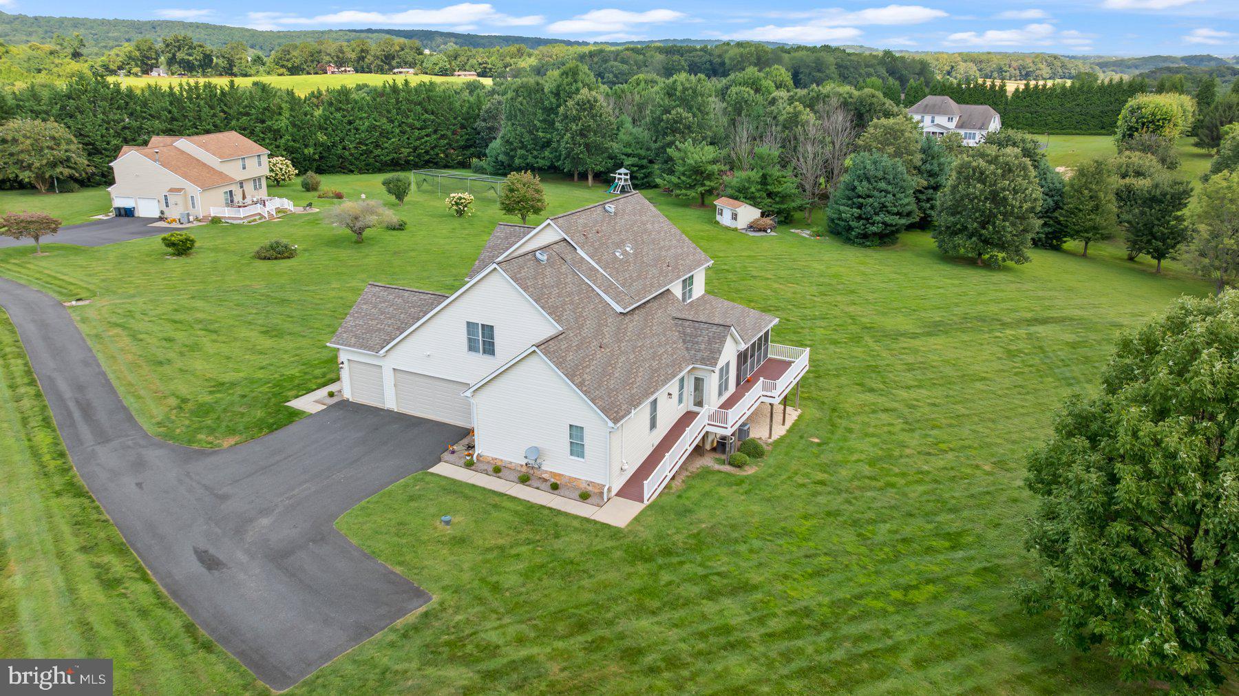 EAGLES GROVE - Residential