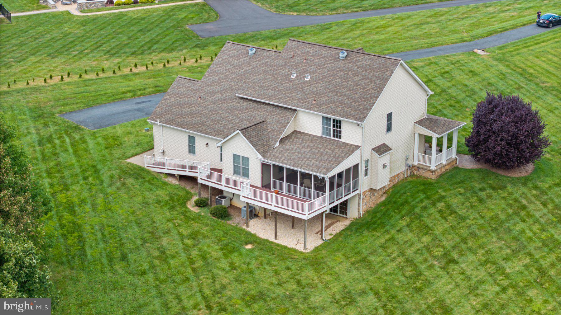 EAGLES GROVE - Residential