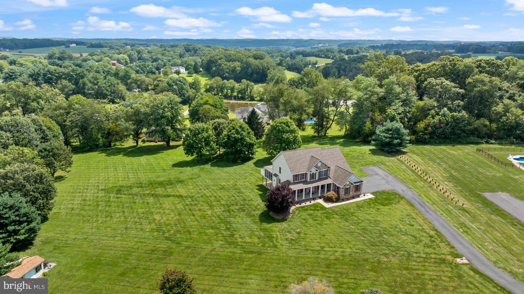 EAGLES GROVE - Residential