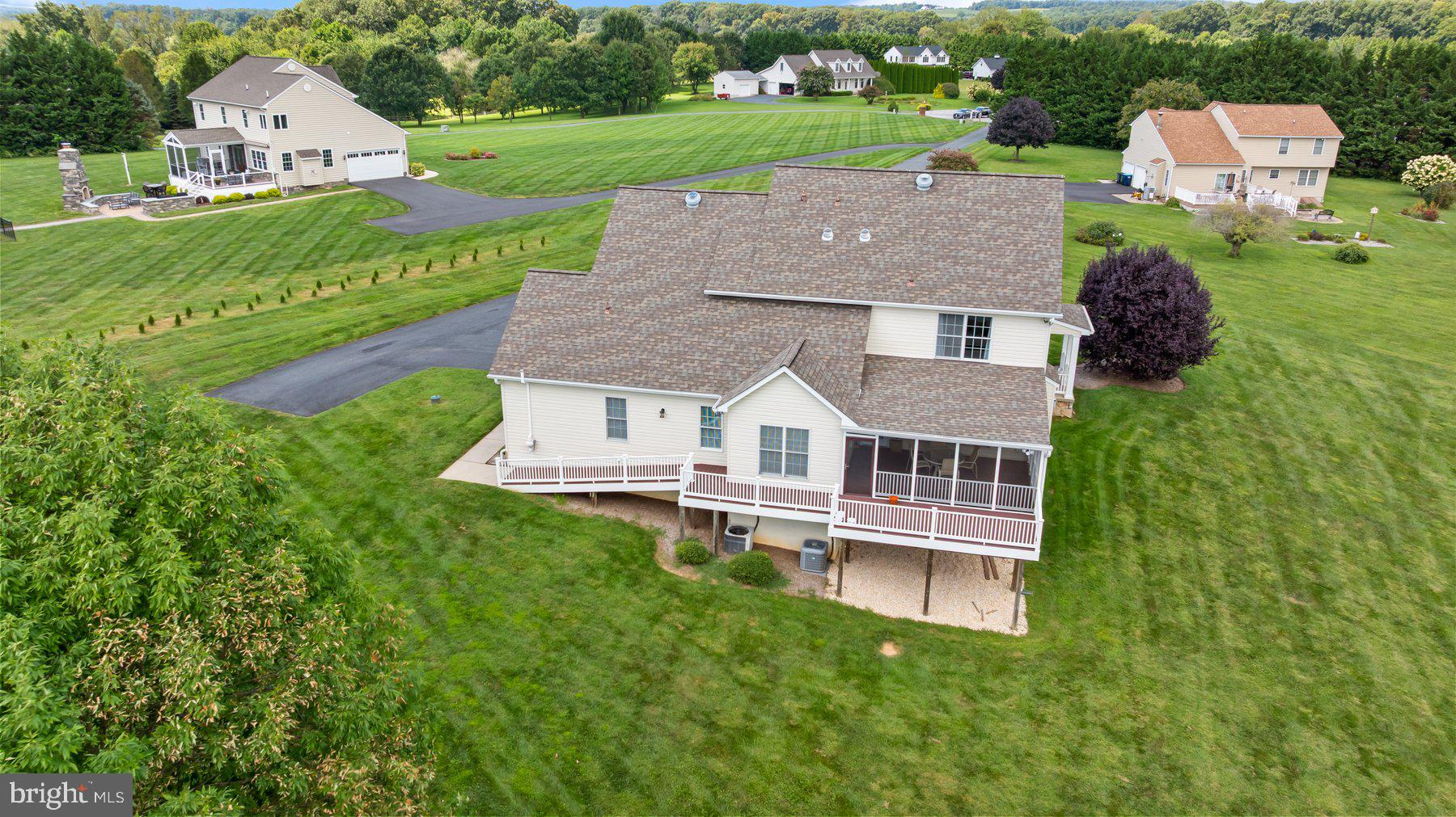 EAGLES GROVE - Residential