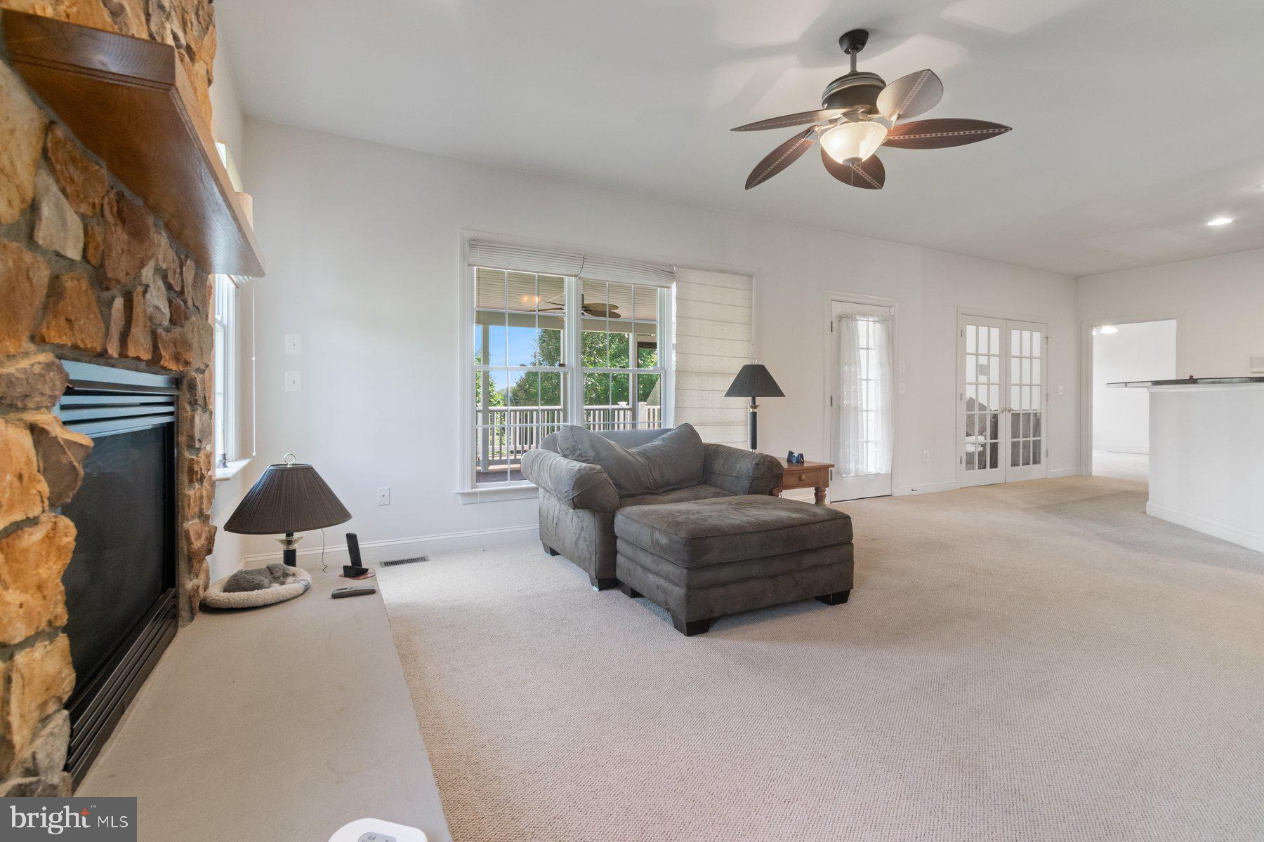 EAGLES GROVE - Residential