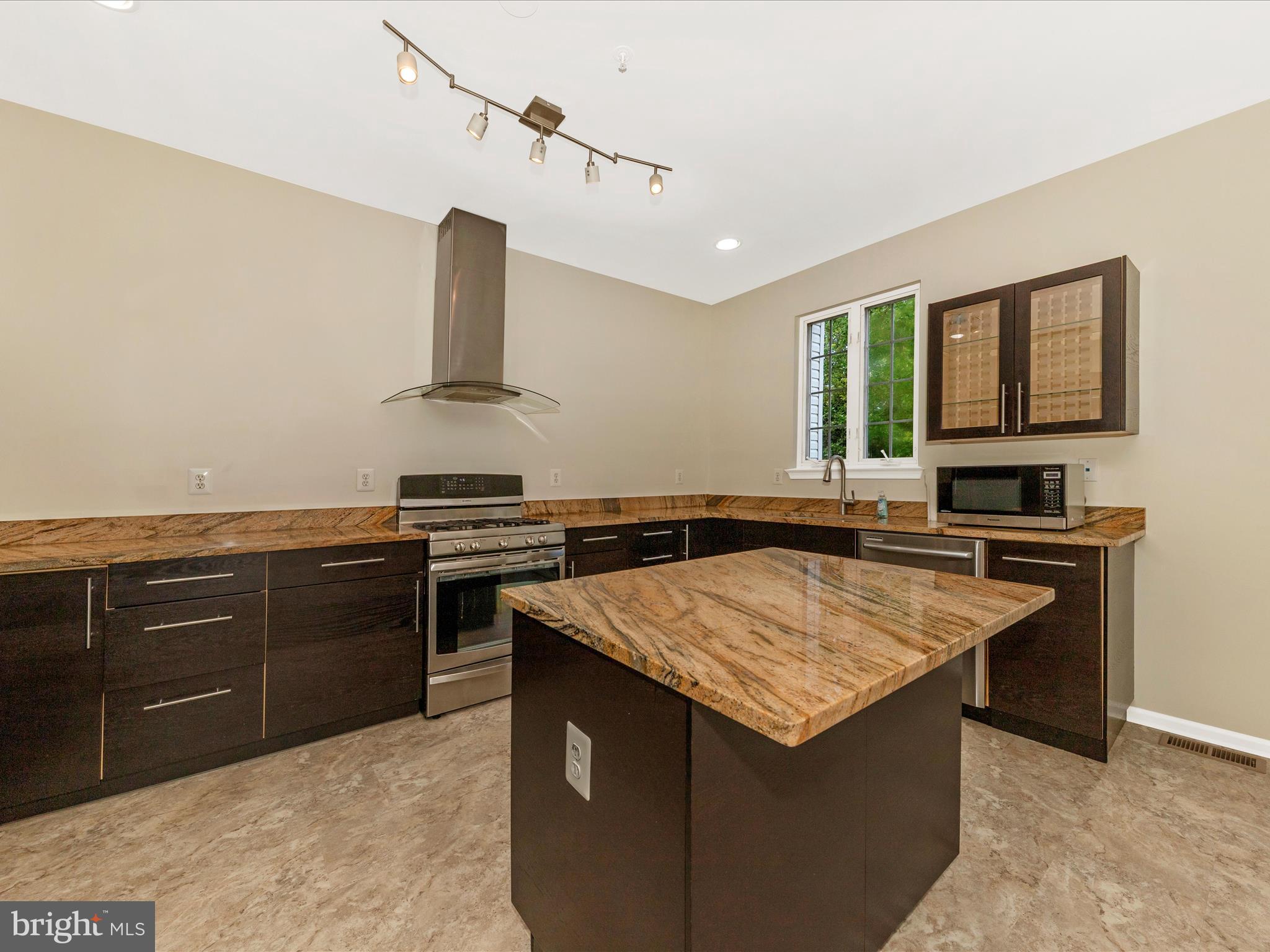 KINGSVIEW VILLAGE - Residential