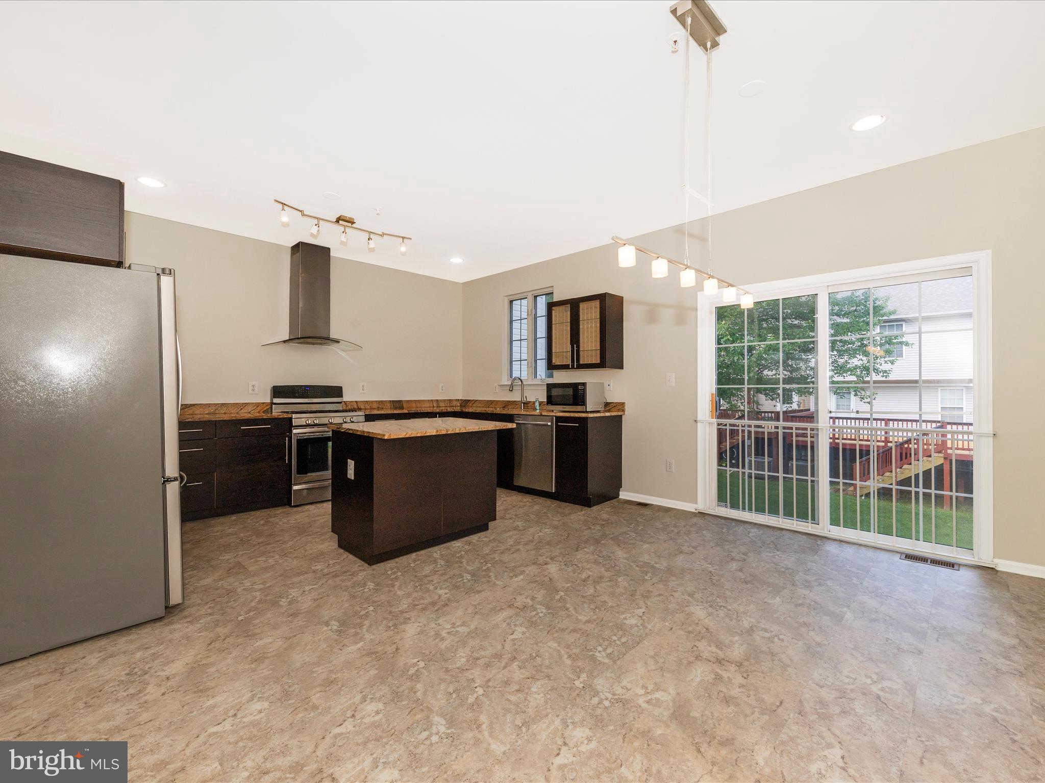 KINGSVIEW VILLAGE - Residential