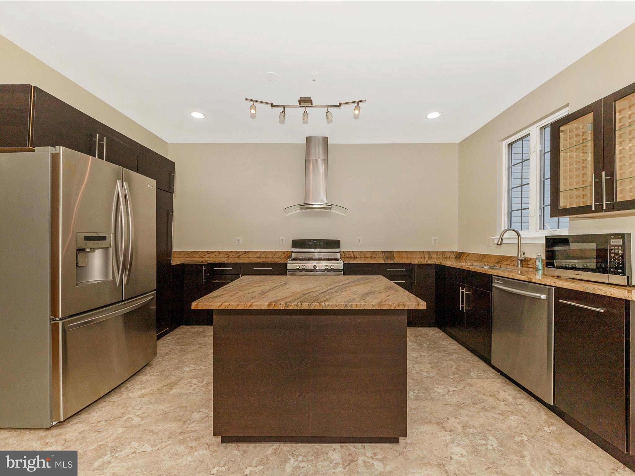 KINGSVIEW VILLAGE - Residential