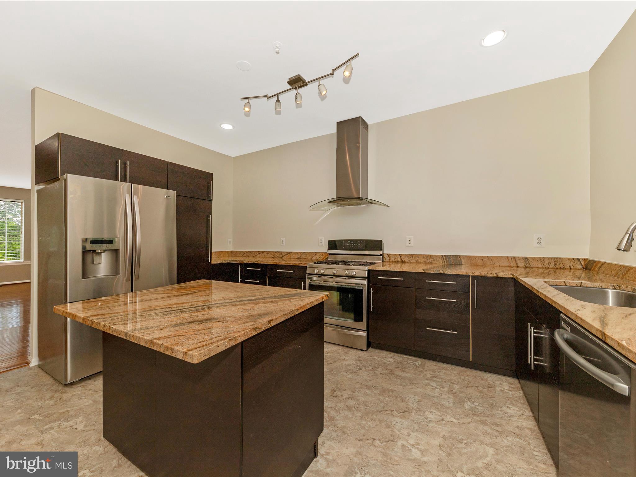 KINGSVIEW VILLAGE - Residential