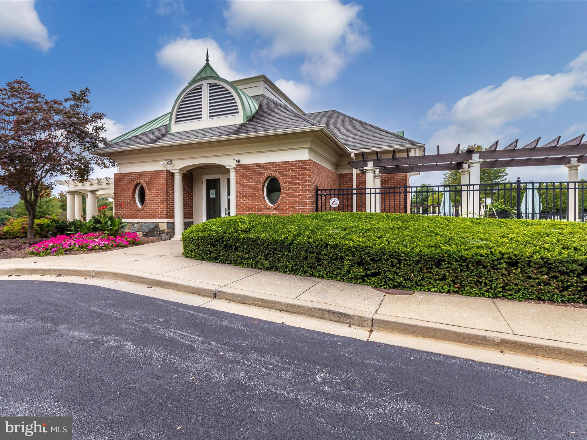 KINGSVIEW VILLAGE - Residential