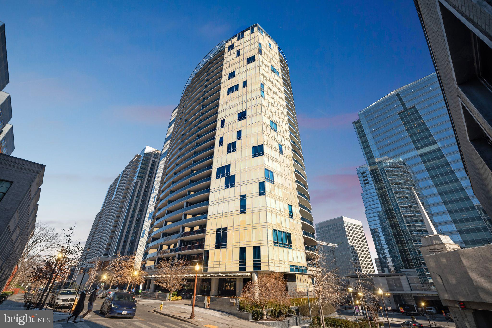 TURNBERRY TOWER - Residential