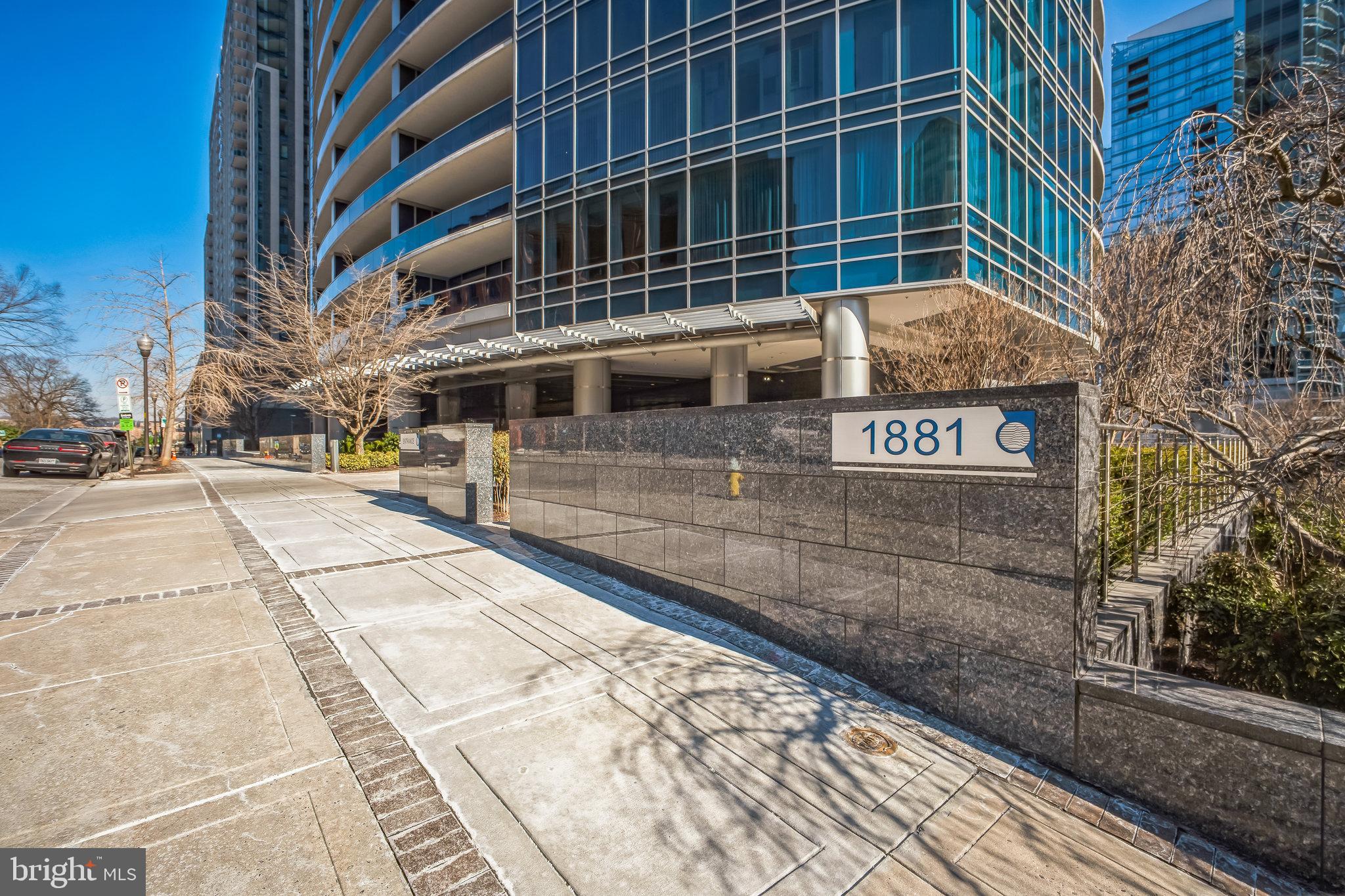 TURNBERRY TOWER - Residential