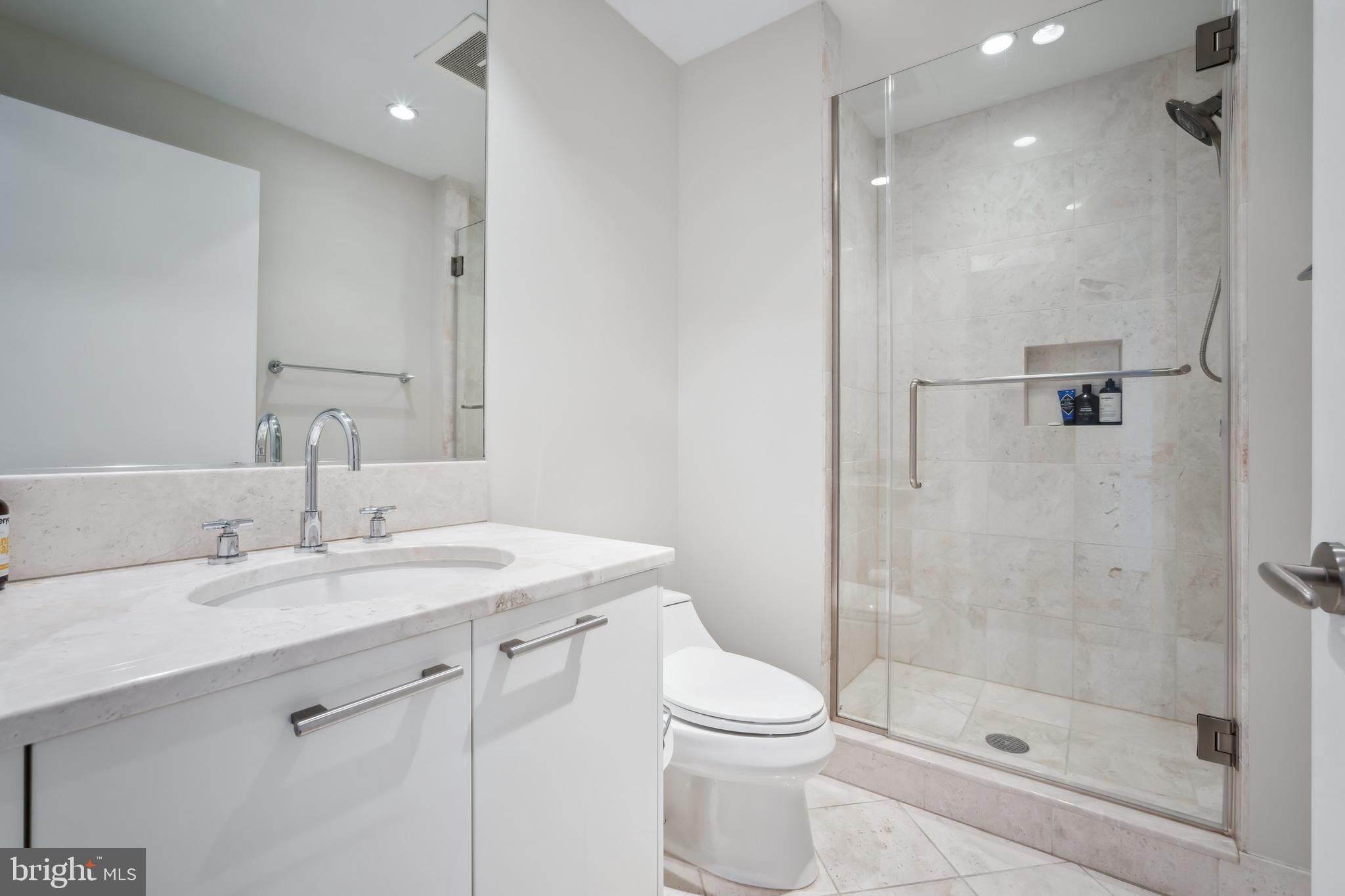 TURNBERRY TOWER - Residential