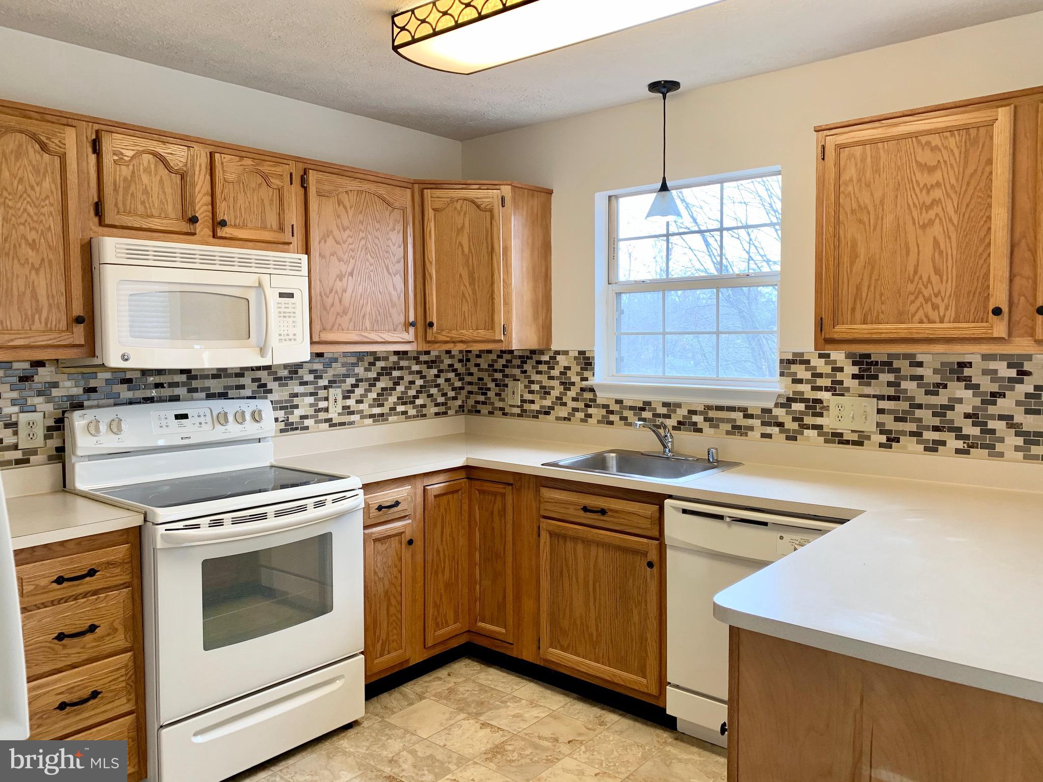 HAMPTON OAKS - Residential Lease