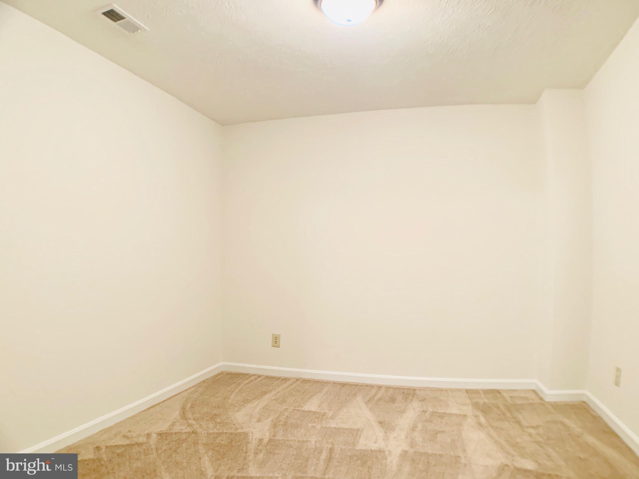 HAMPTON OAKS - Residential Lease