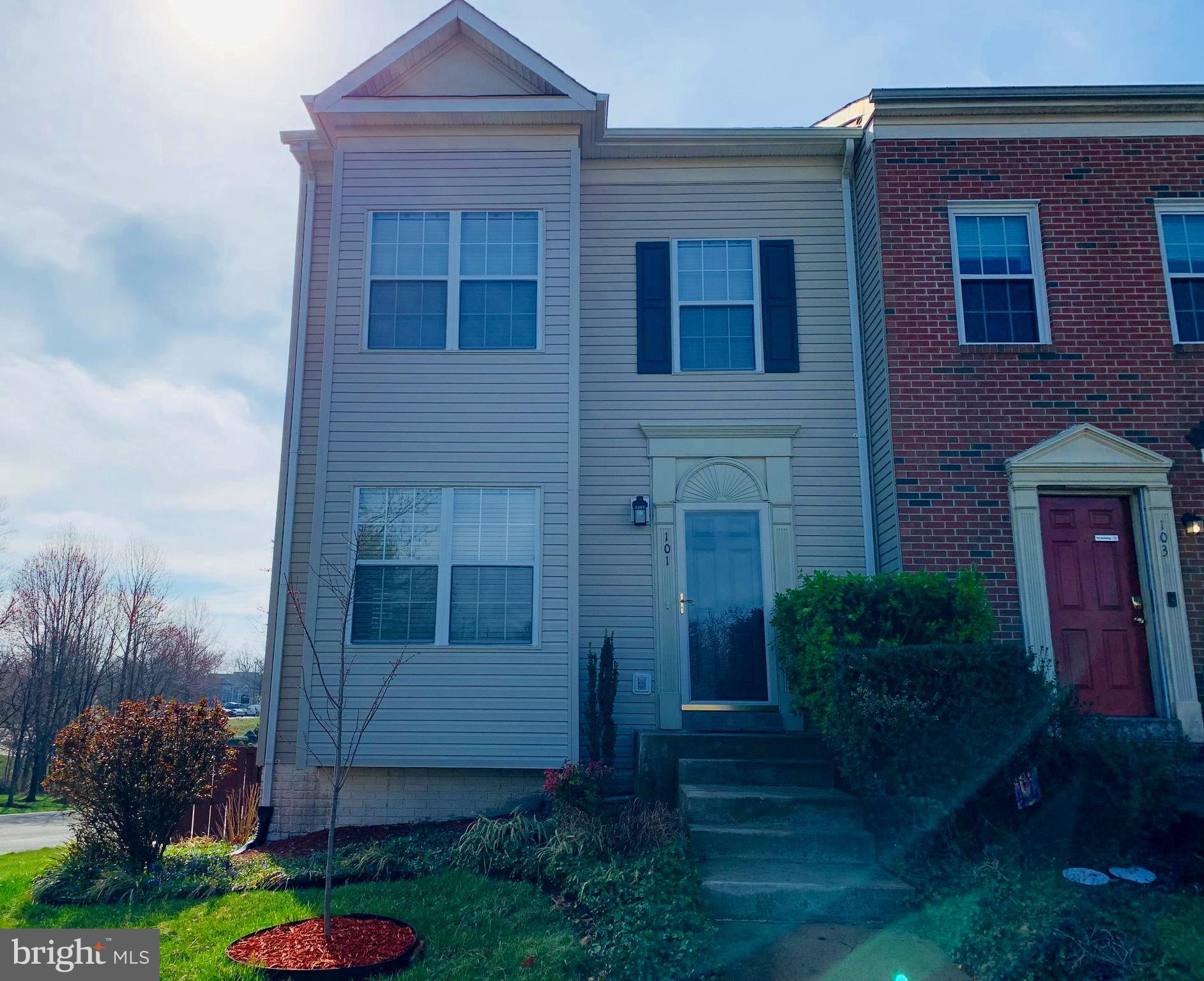 HAMPTON OAKS - Residential Lease