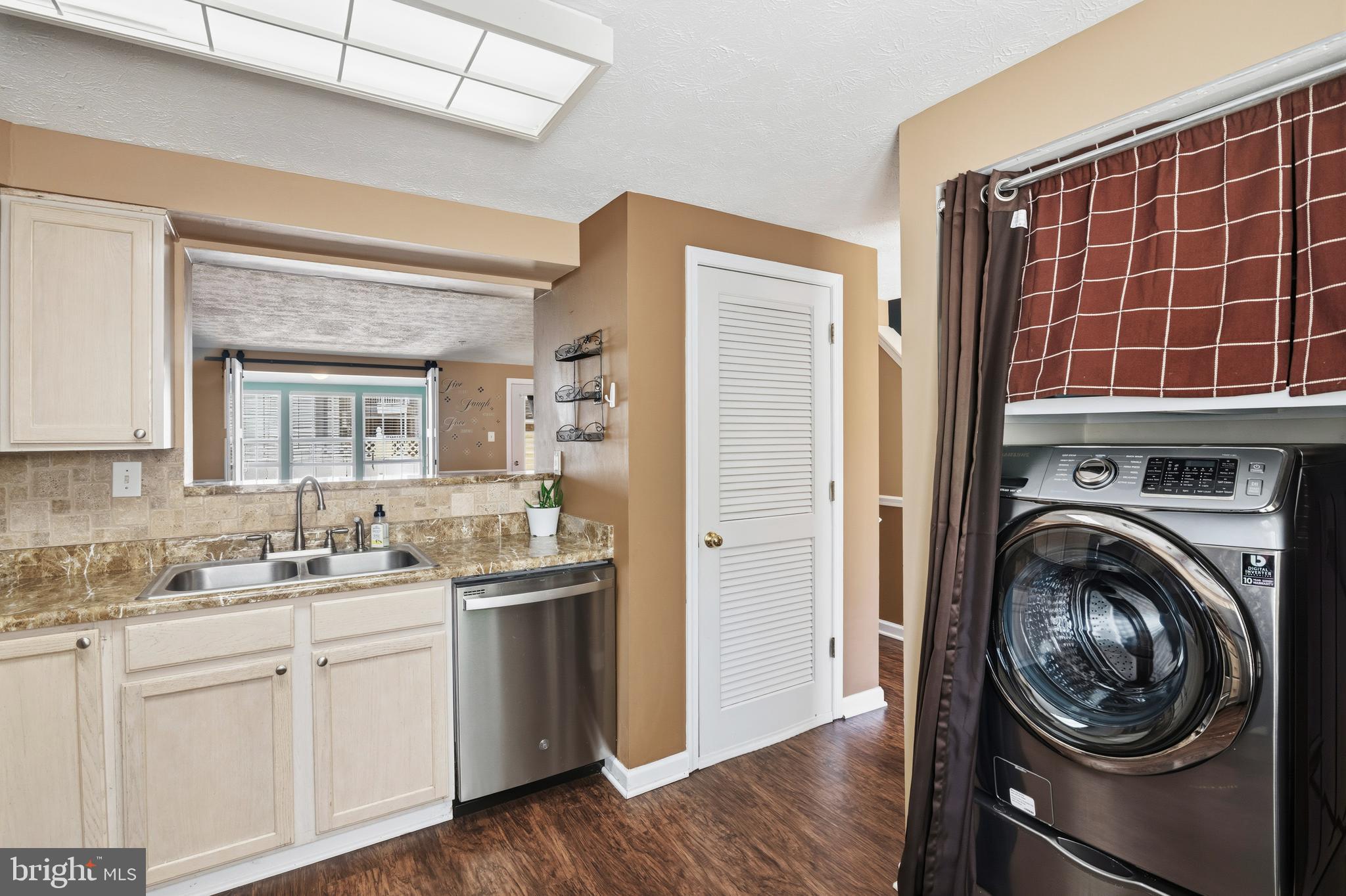 BRENTWOOD CONDO - Residential