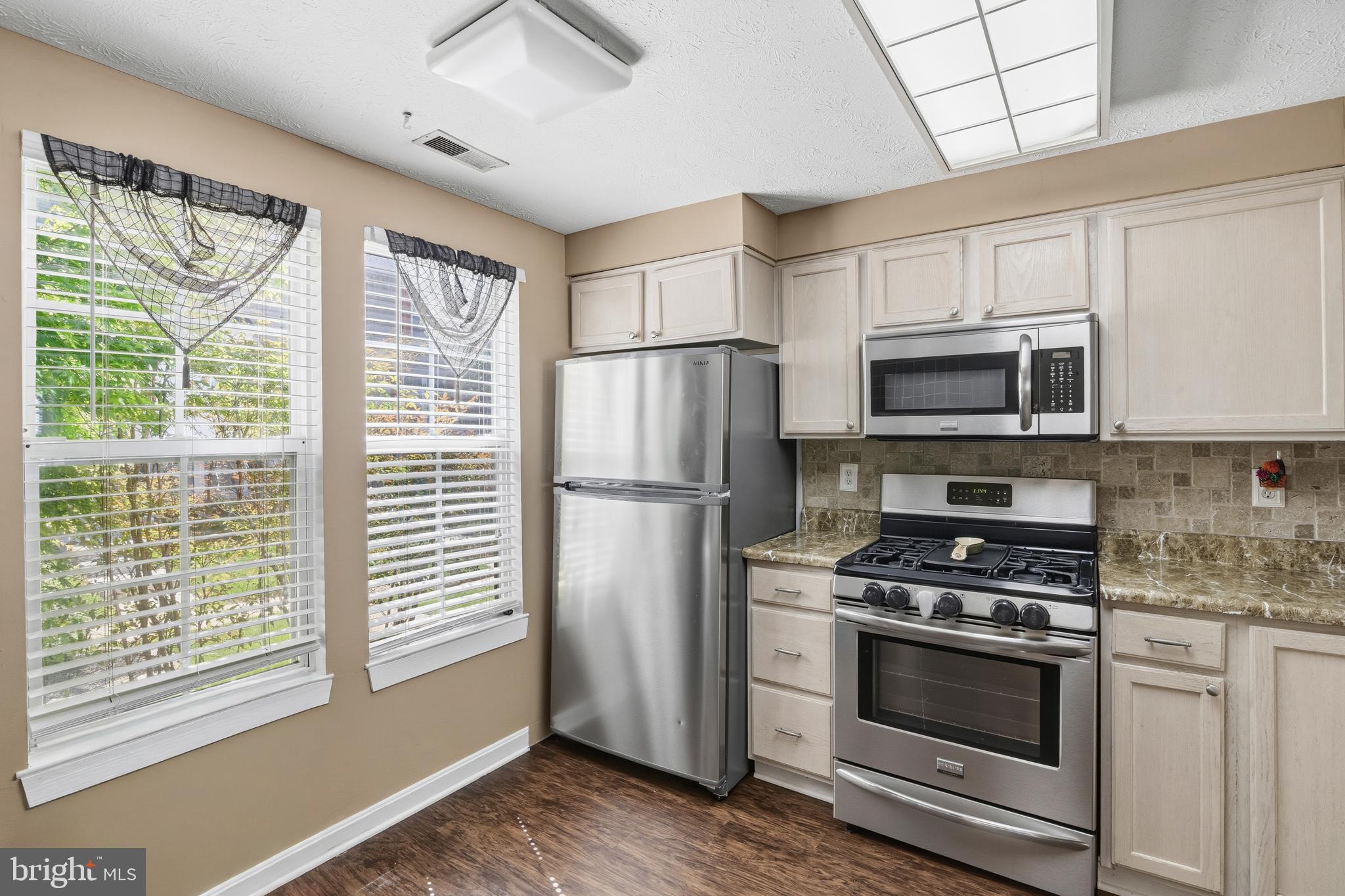 BRENTWOOD CONDO - Residential