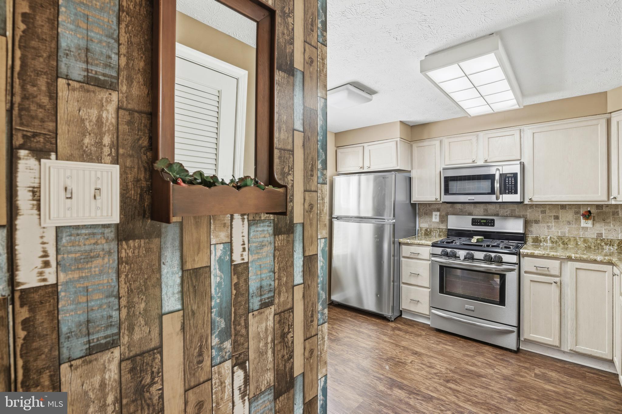 BRENTWOOD CONDO - Residential