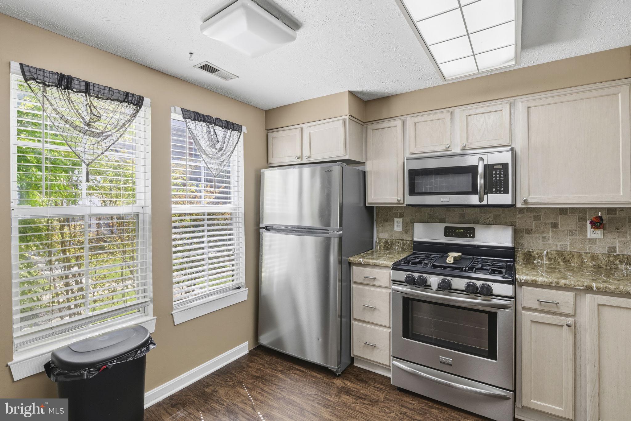 BRENTWOOD CONDO - Residential