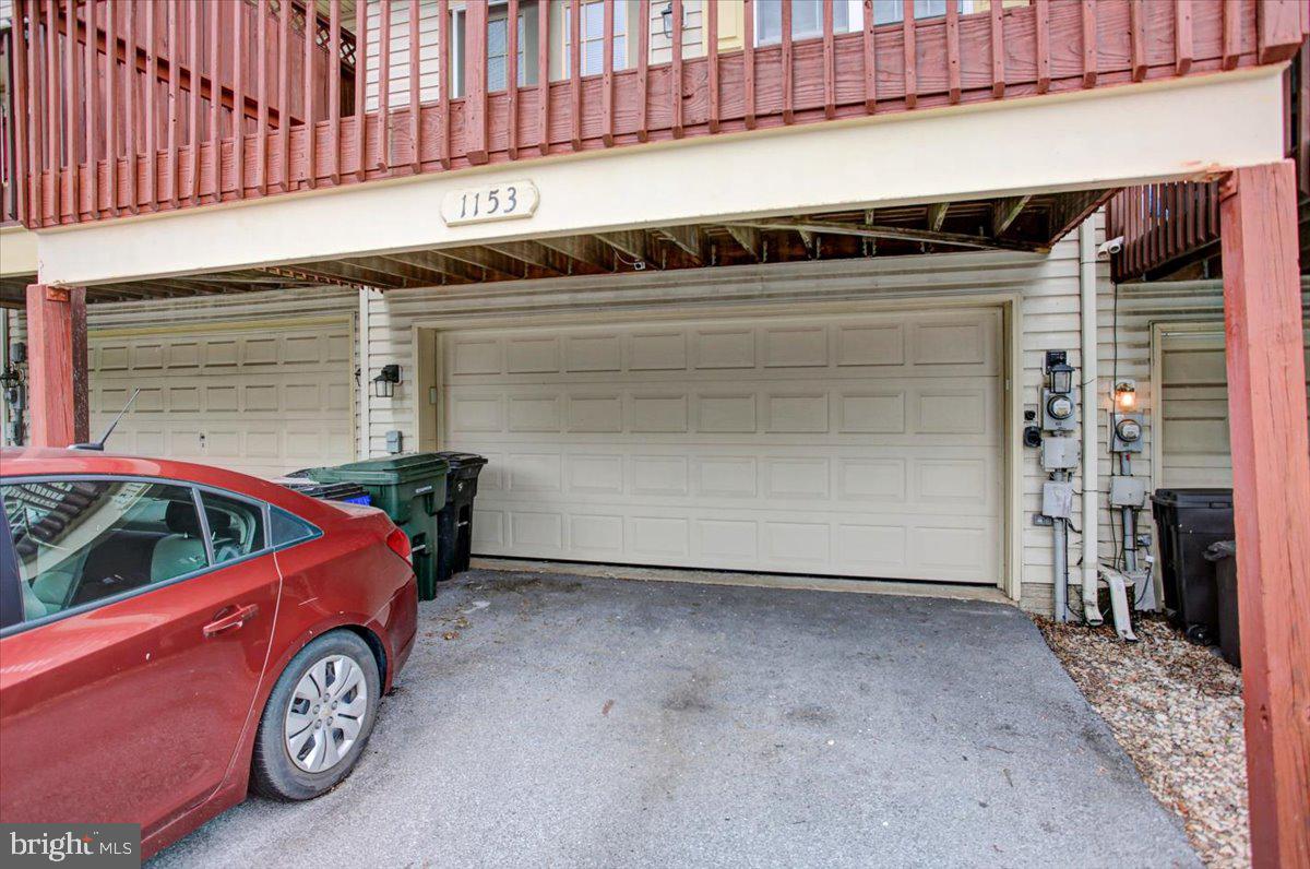 1153 LINDSAY LANE