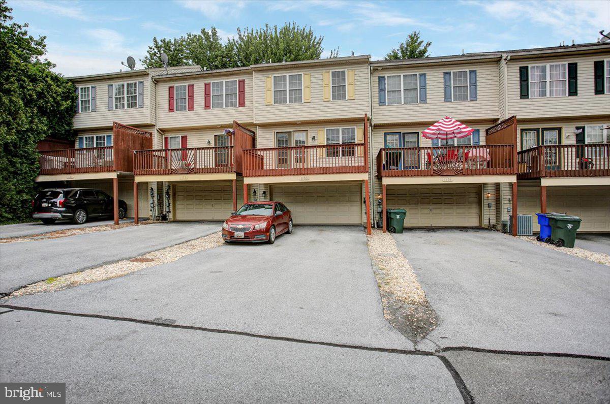 1153 LINDSAY LANE