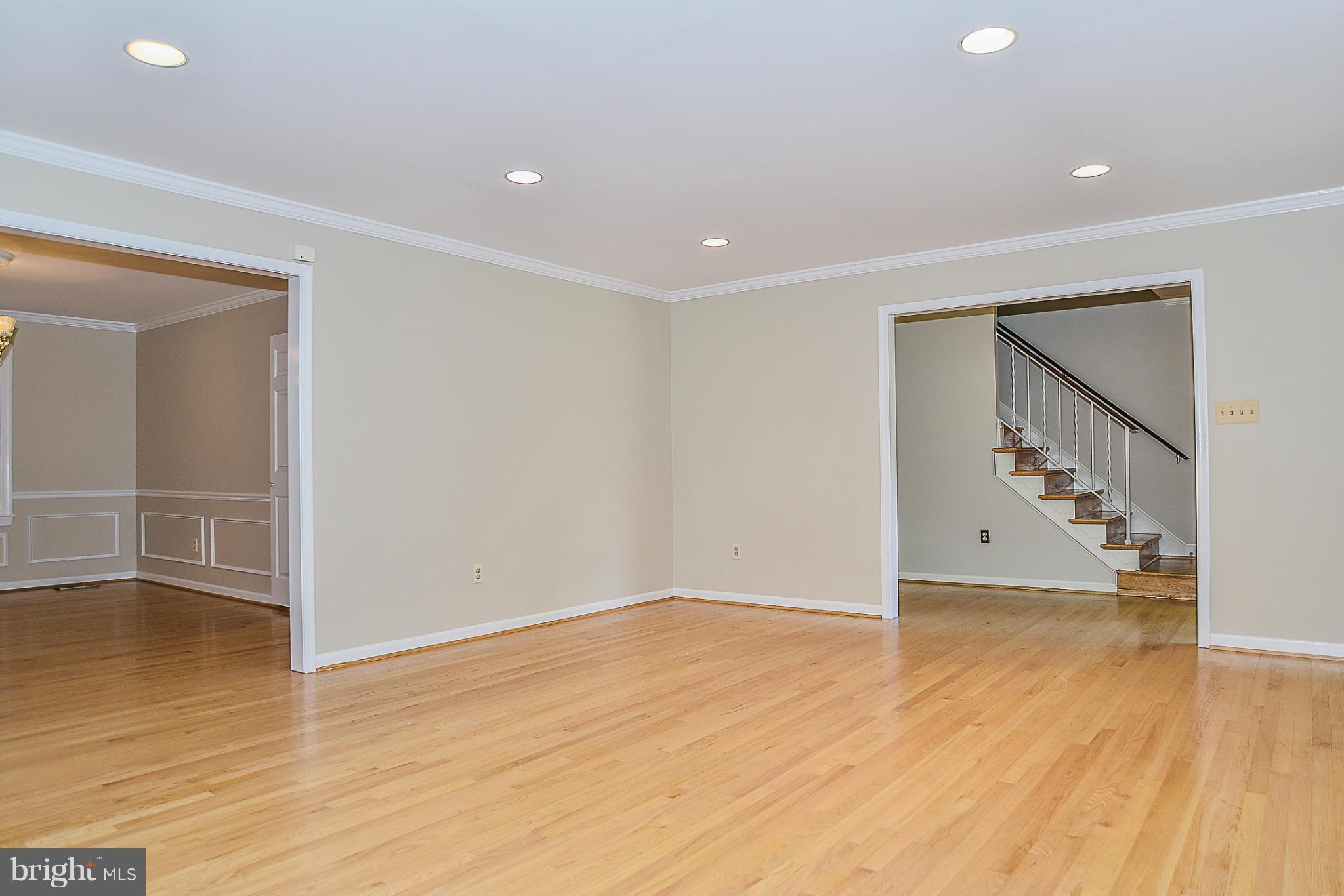 KINGS MANOR - Residential Lease