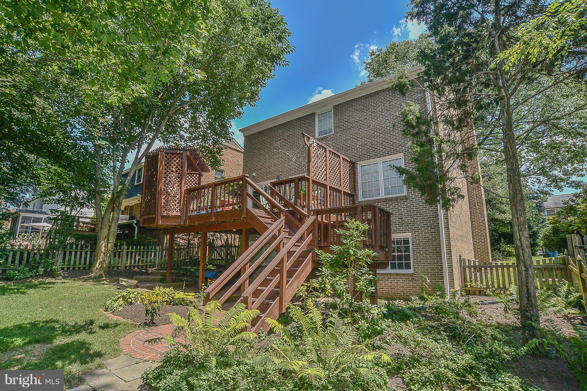 KINGS MANOR - Residential Lease