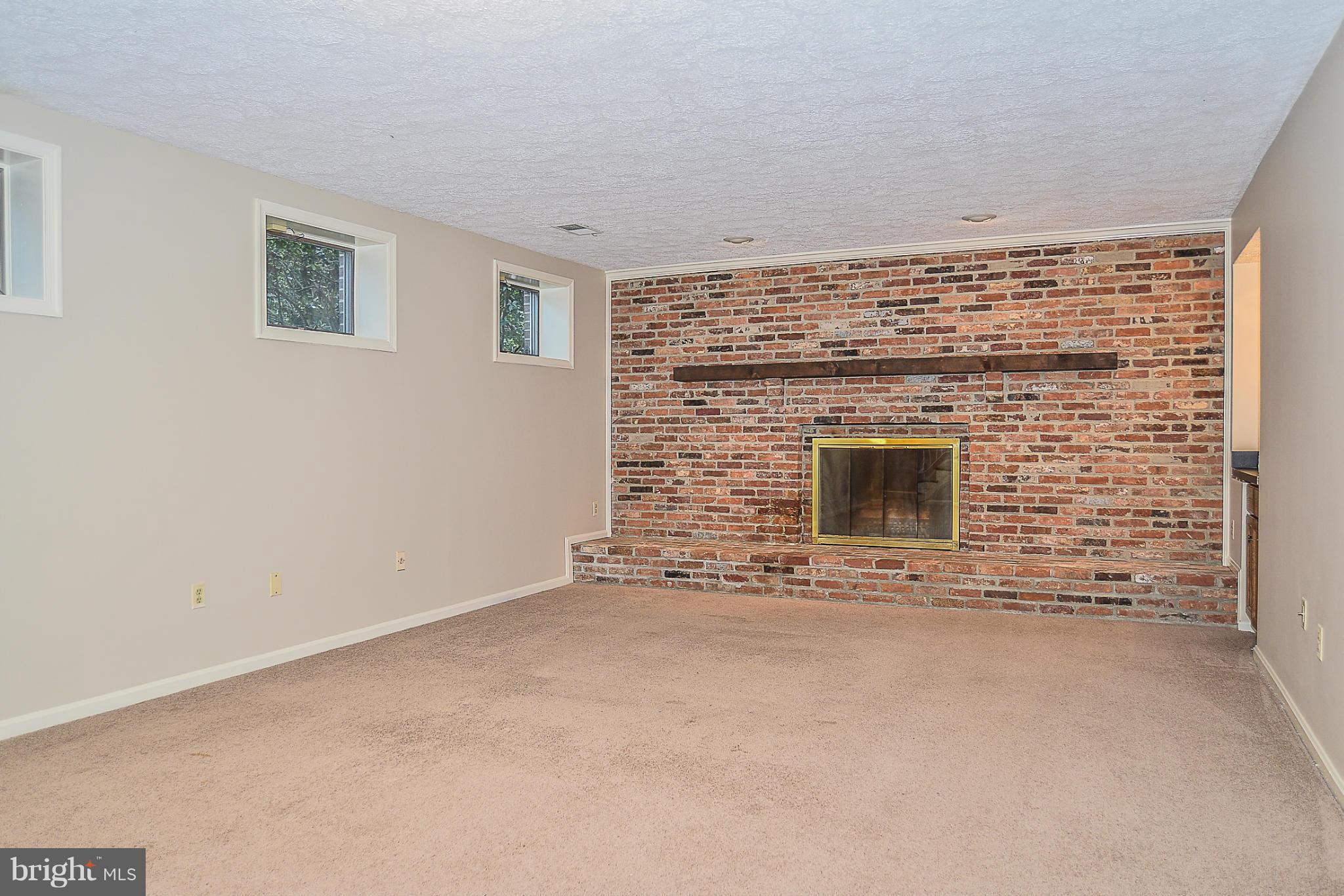 KINGS MANOR - Residential Lease