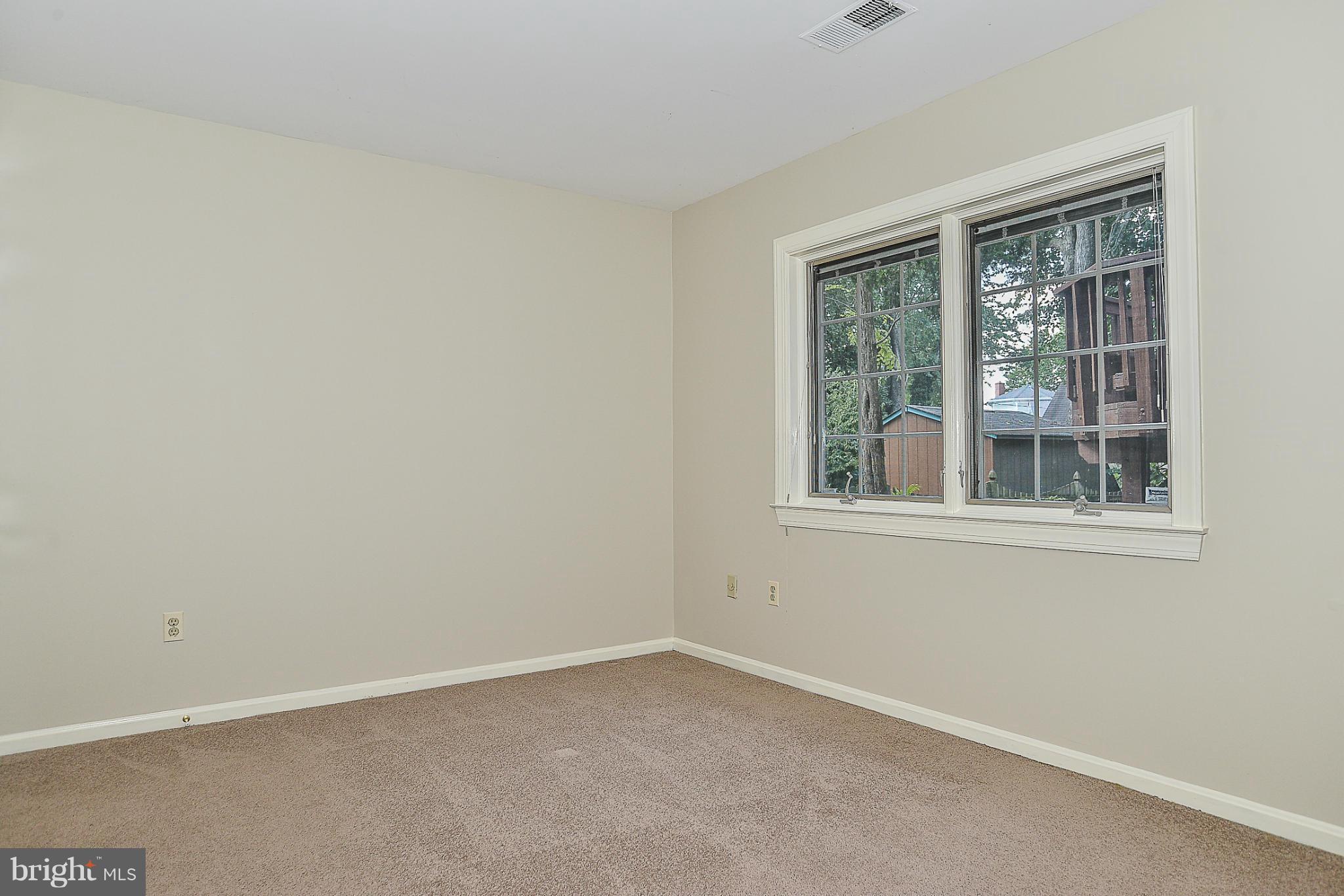 KINGS MANOR - Residential Lease