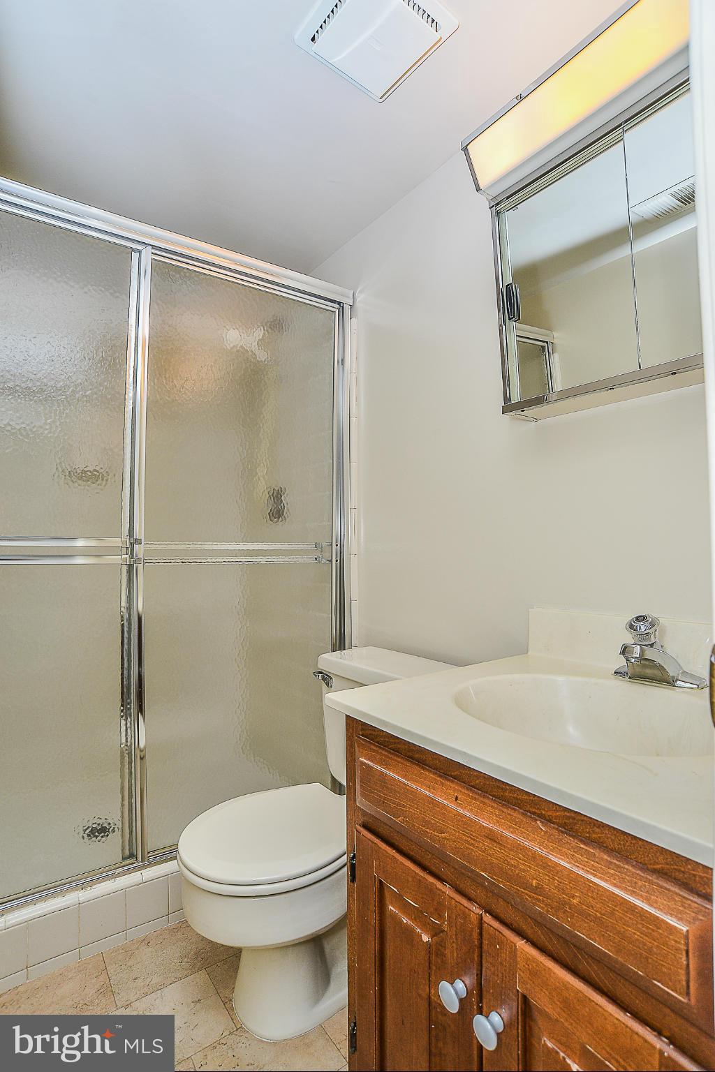 KINGS MANOR - Residential Lease