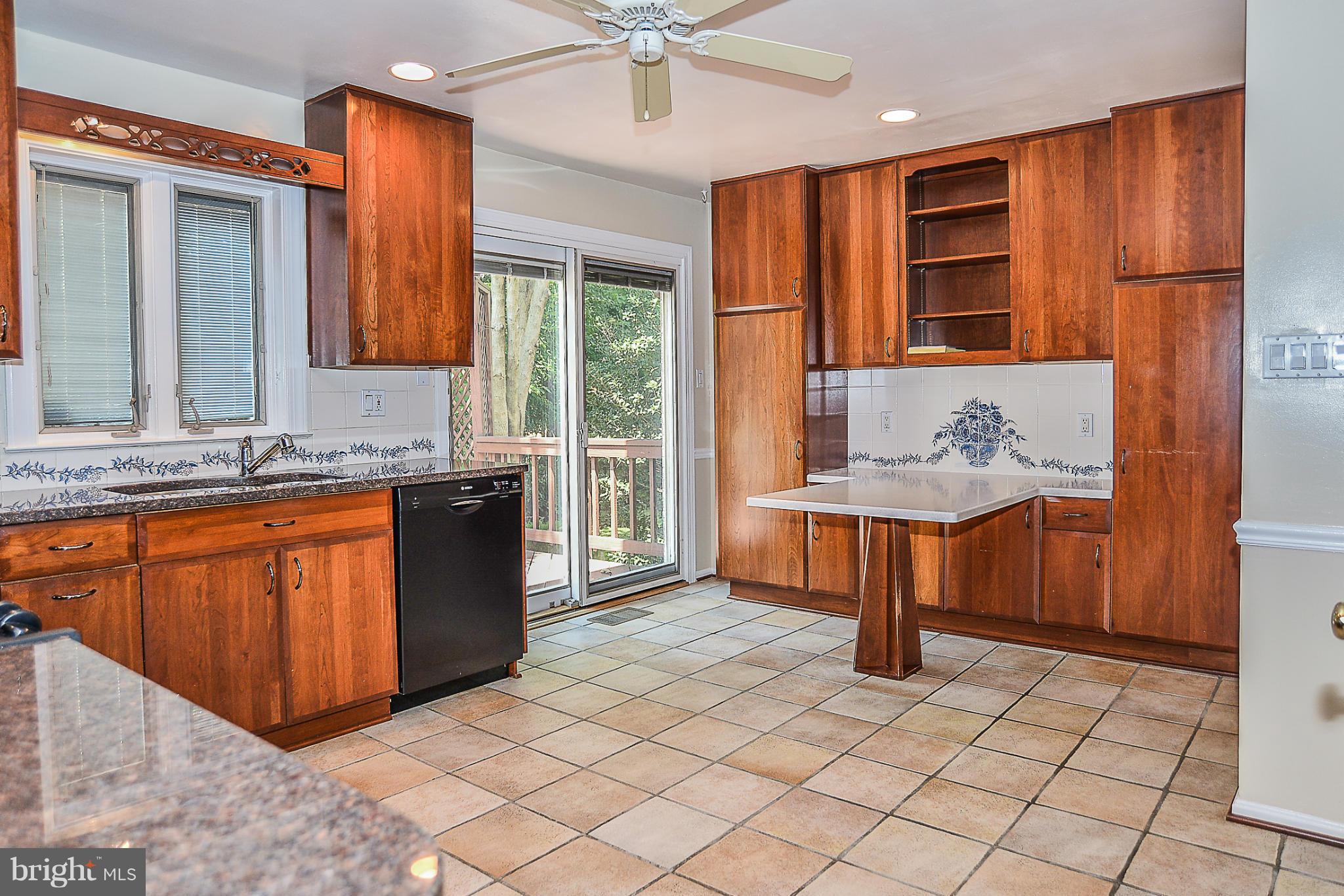 KINGS MANOR - Residential Lease