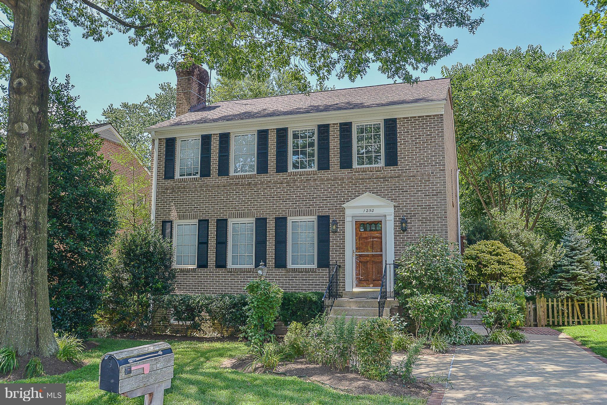 KINGS MANOR - Residential Lease