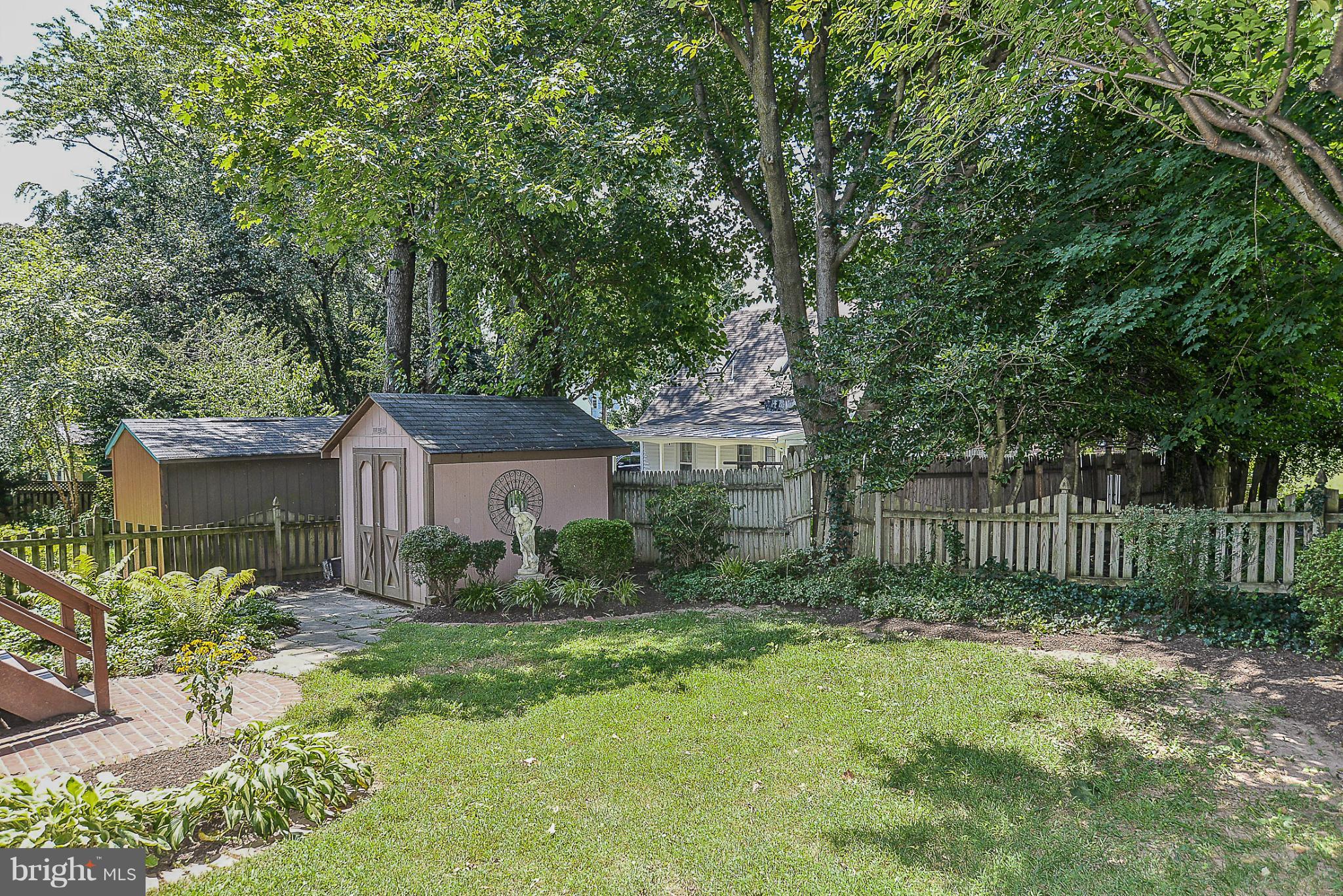 KINGS MANOR - Residential Lease