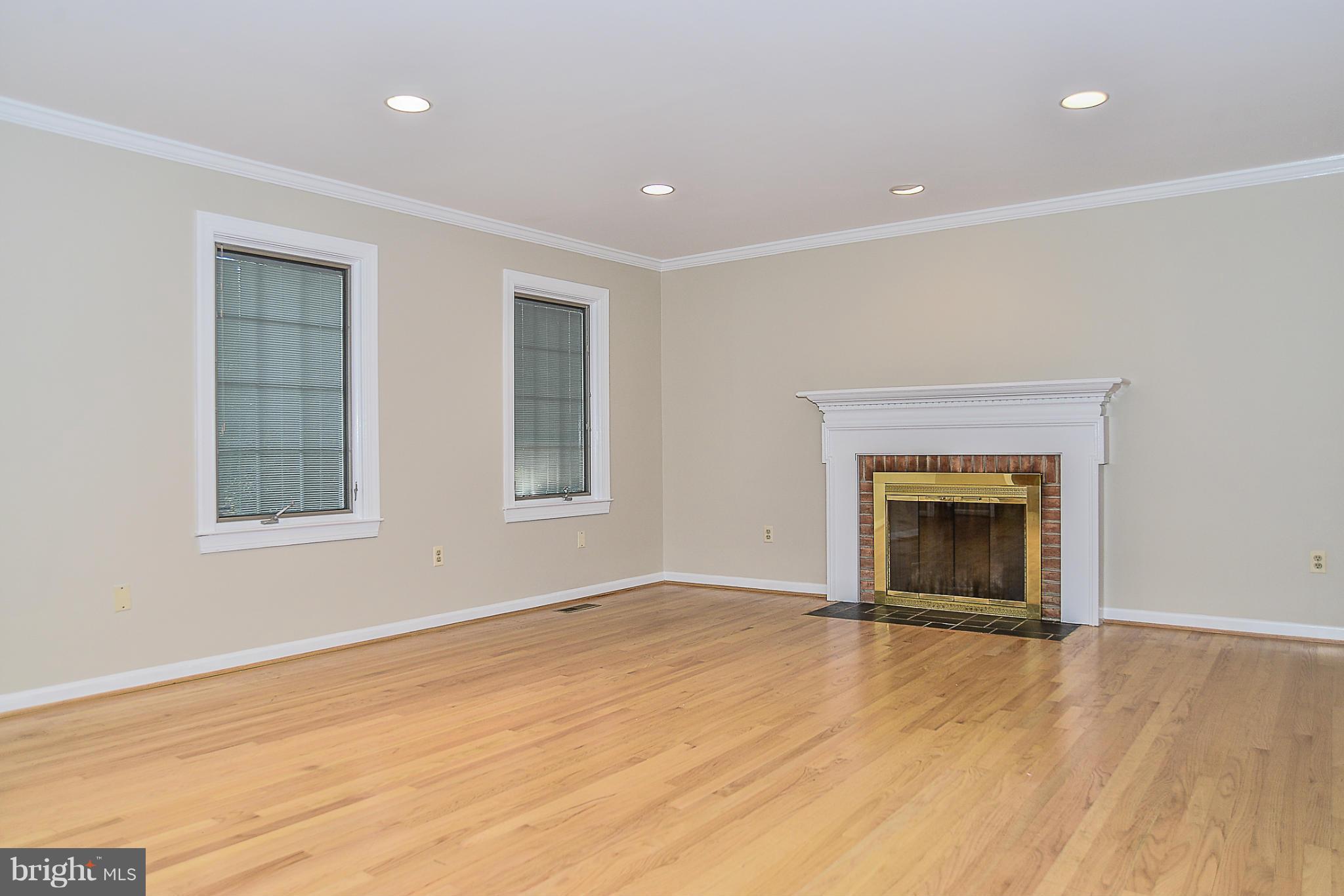 KINGS MANOR - Residential Lease