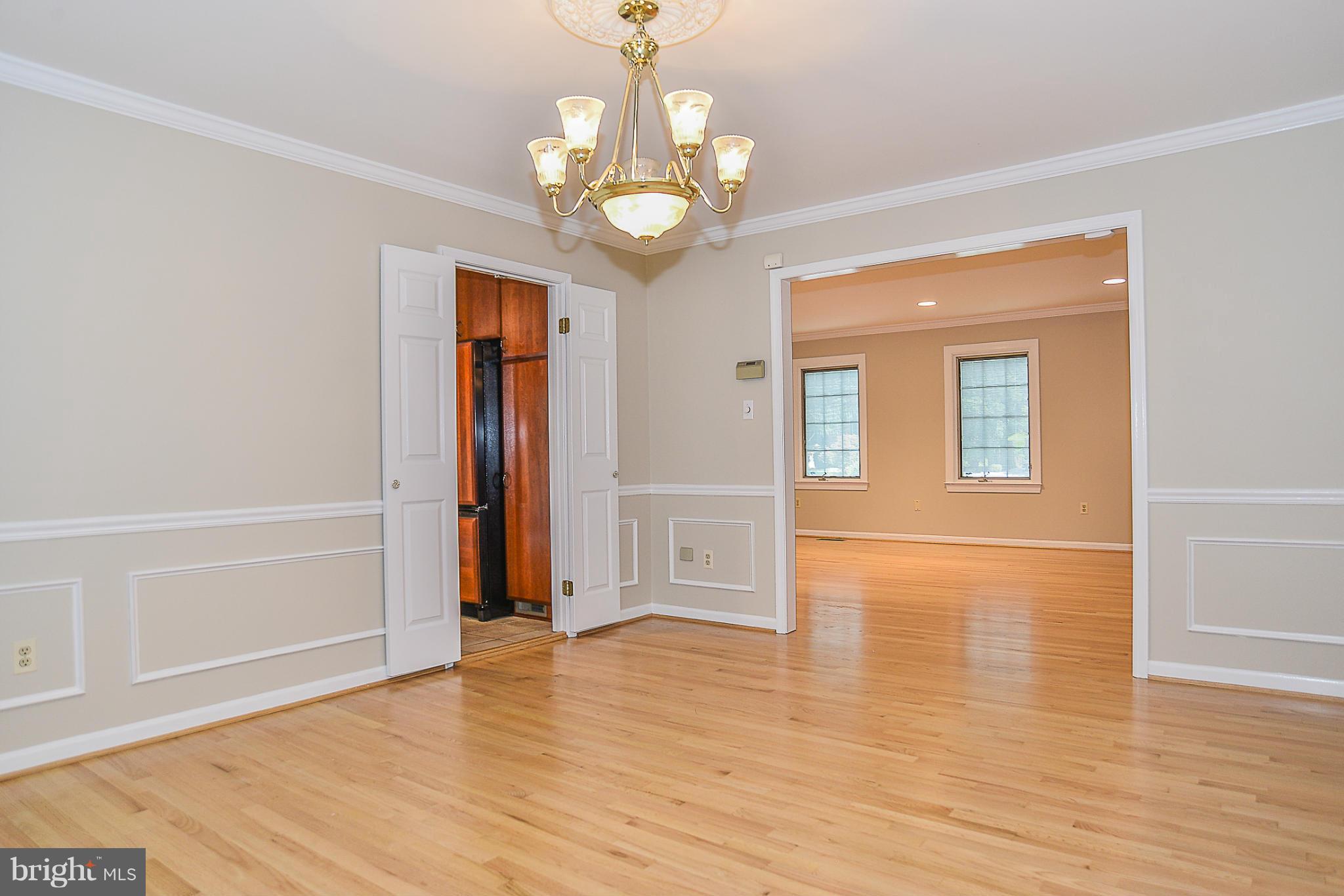 KINGS MANOR - Residential Lease