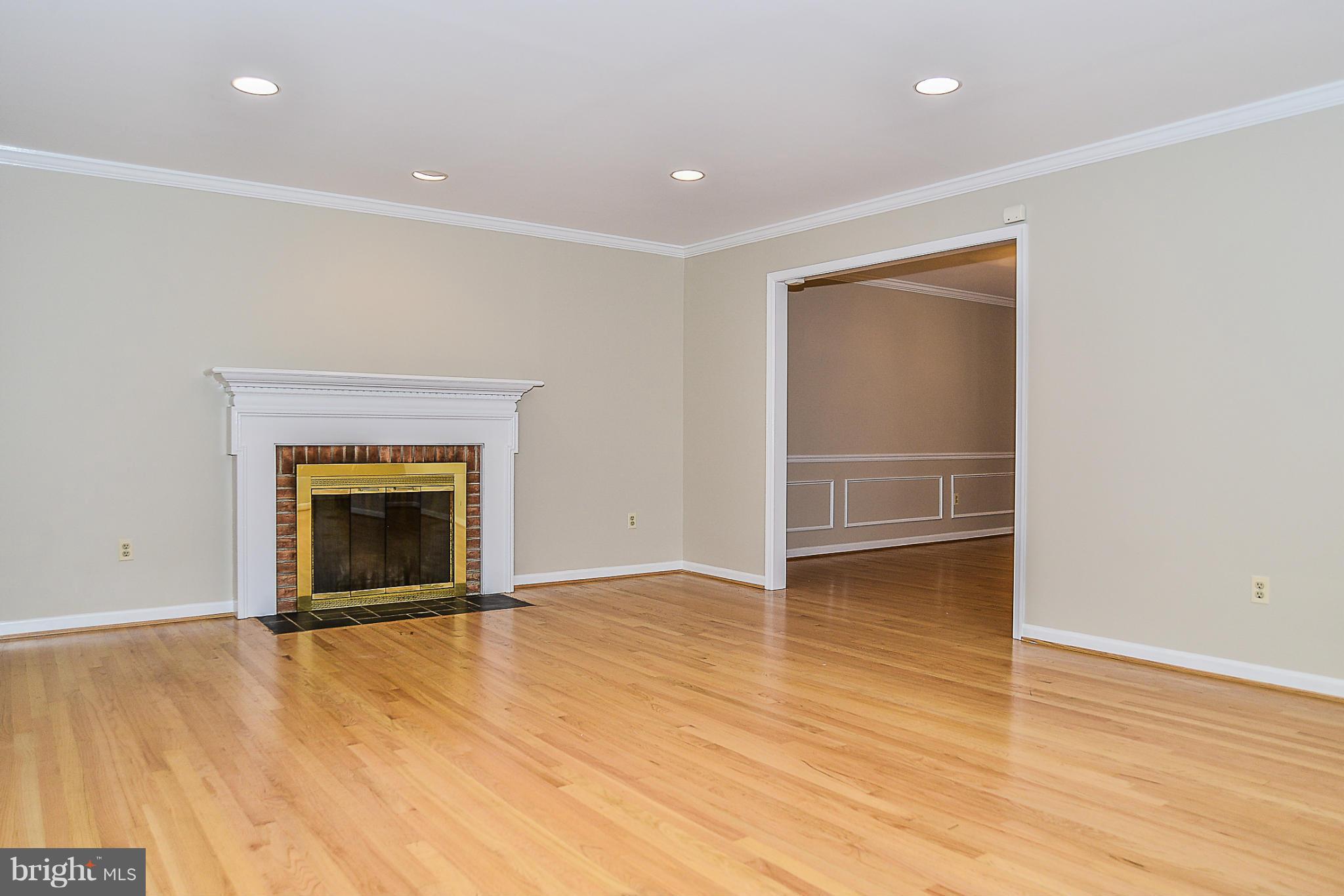 KINGS MANOR - Residential Lease