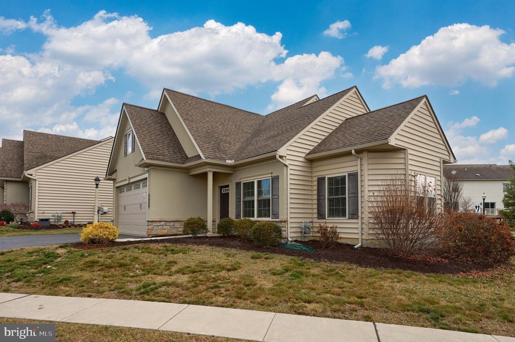 Photo of 1295 FIELDSTONE DR, MOUNT JOY, PA 17552 (MLS # PALA2028466)