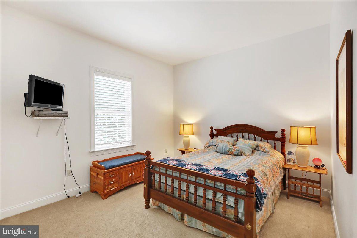 BRIAR LAKE - Residential