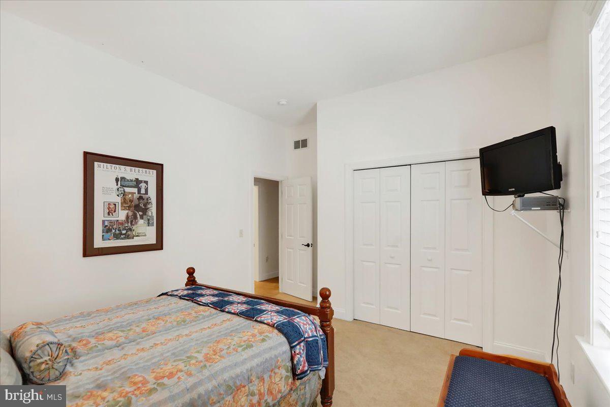 BRIAR LAKE - Residential