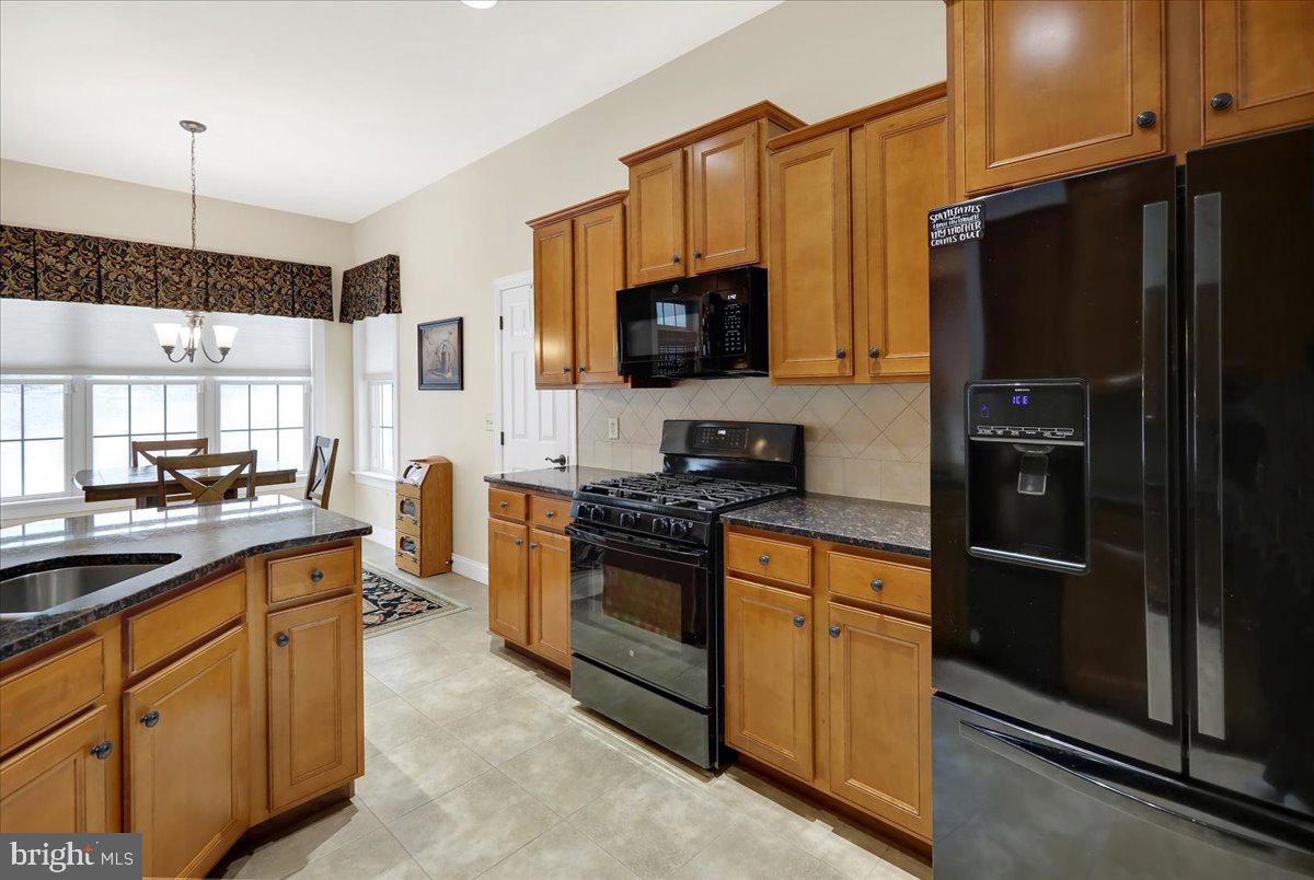 BRIAR LAKE - Residential