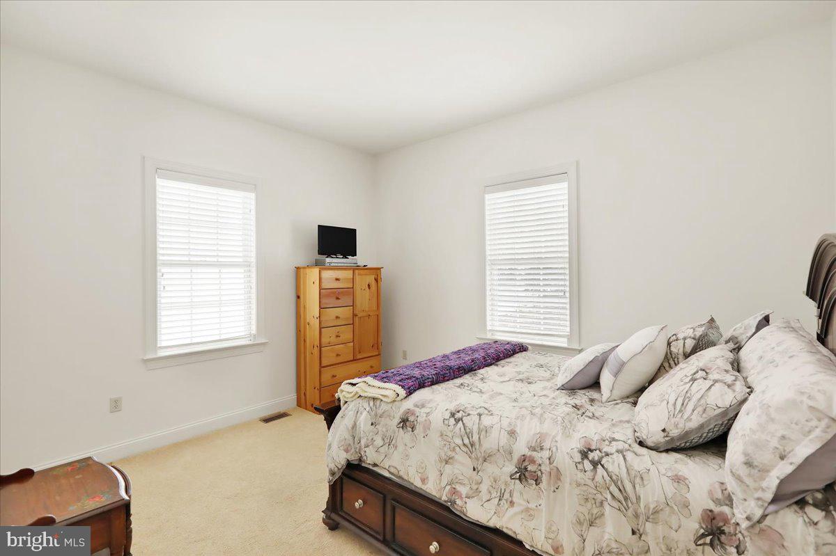 BRIAR LAKE - Residential