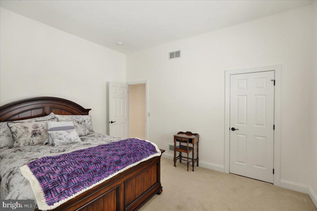 BRIAR LAKE - Residential